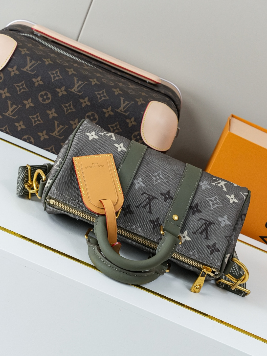Louis Vuitton Keepall Bandoulière 25 Travel Bag in Monogram Surplus - Image 4