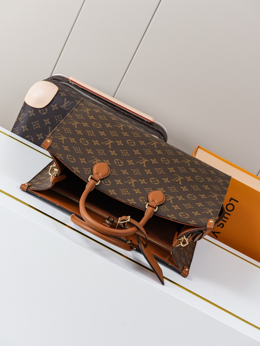 Louis Vuitton OnTheGo Monogram Organizer Tote Bag - Image 4
