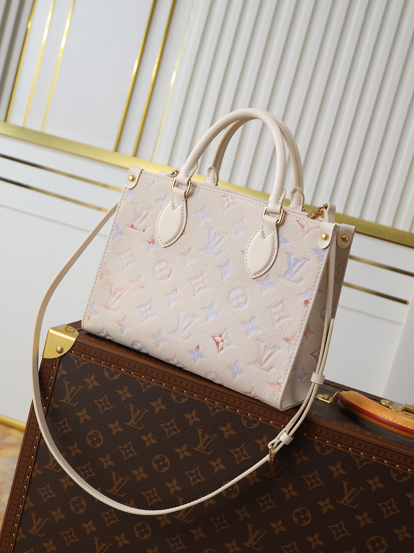 Louis Vuitton OnTheGo Small Handbag in Cream Gradient Monogram Empreinte Leather - Image 4