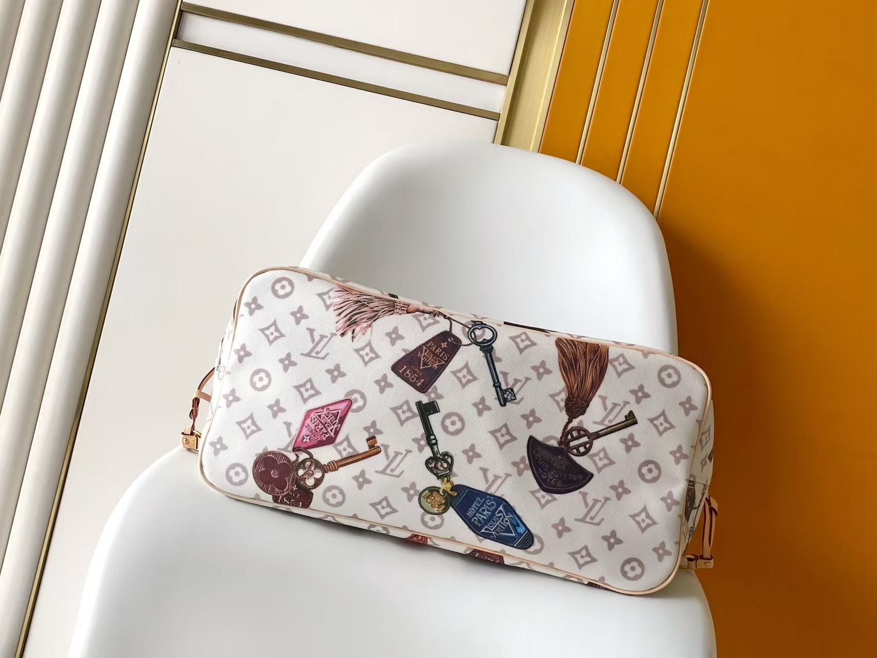 Louis Vuitton Neverfull Bandoulière Inside Out GM Tote Bag - Image 4