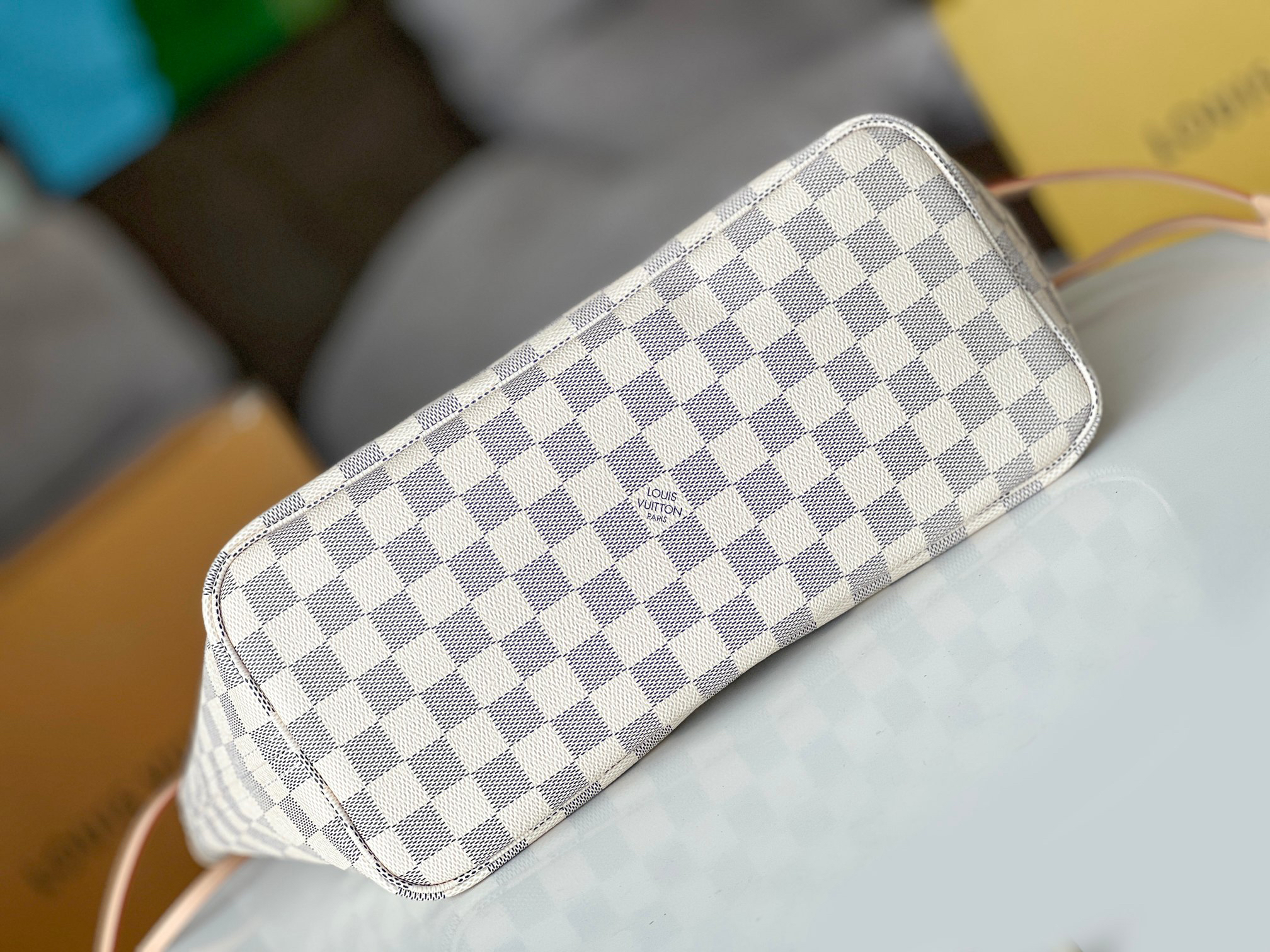 Louis Vuitton Neverfull Classic Shopping Tote with Removable Zipper Pouch - Image 4