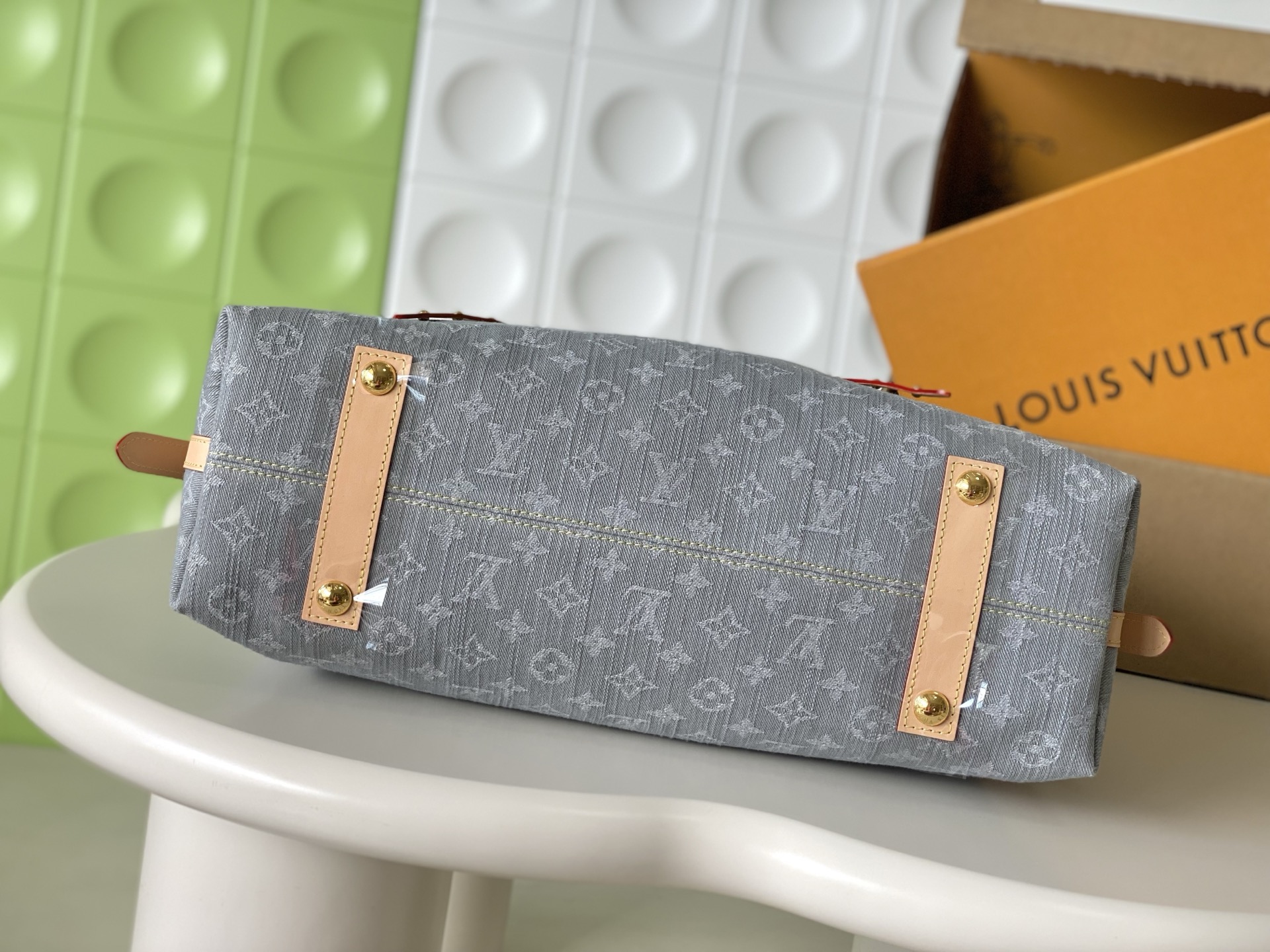 Louis Vuitton CarryAll Medium Tote Bag in Gray Denim - Image 4