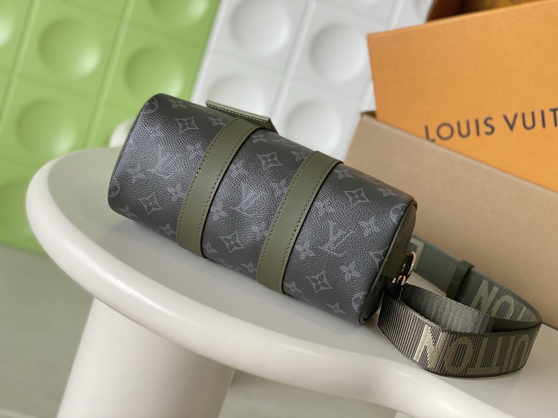 Louis Vuitton Keepall Bandouliere 25 Monogram Eclipse Handbag - Image 4