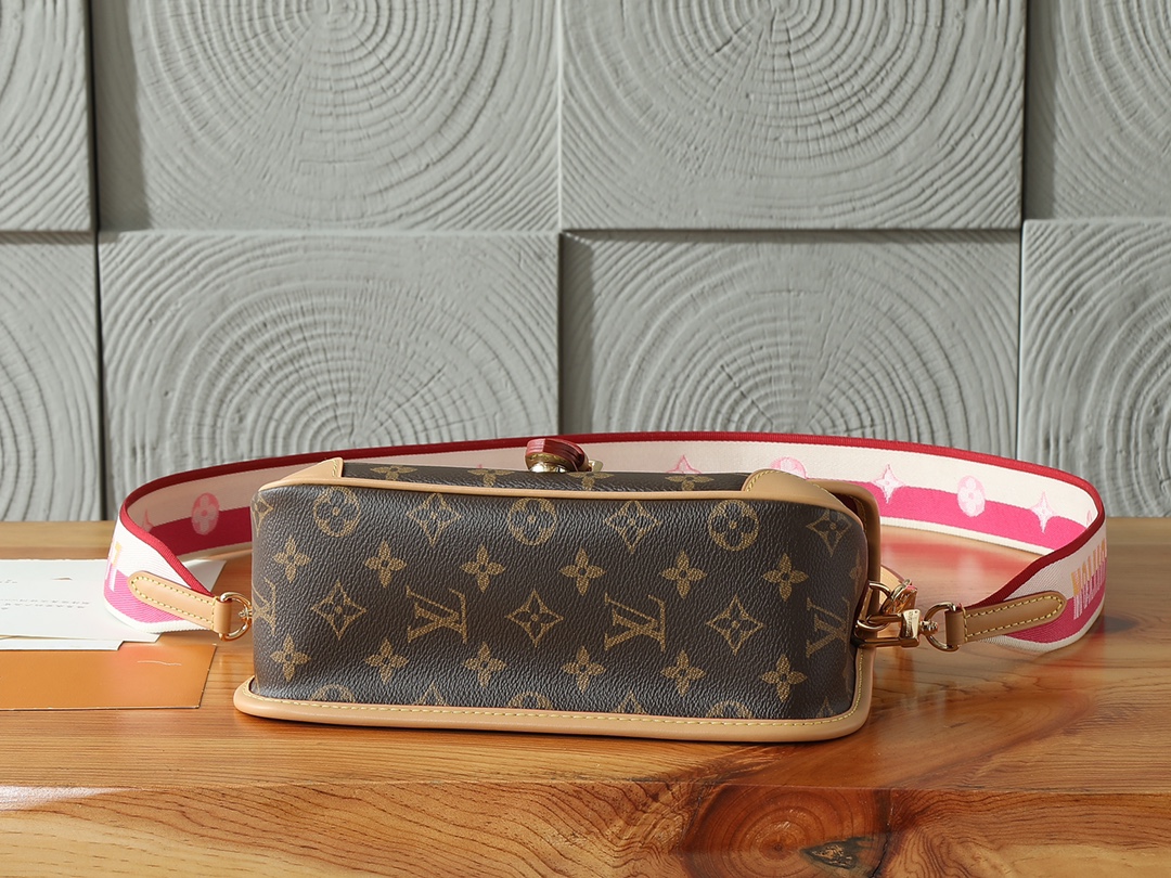 Louis Vuitton Diane Monogram Shoulder Bag M46049 - Image 4