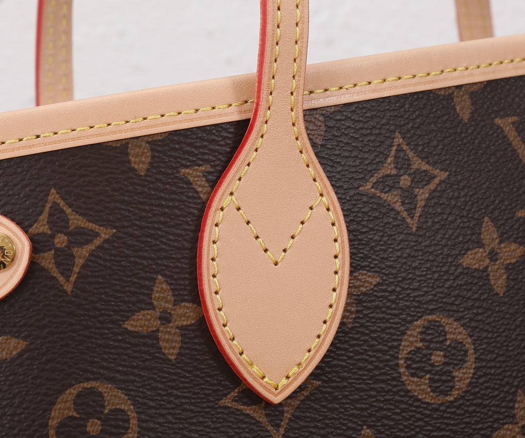 Neverfull Small Tote Bag in Damier Azur Canvas - Image 4