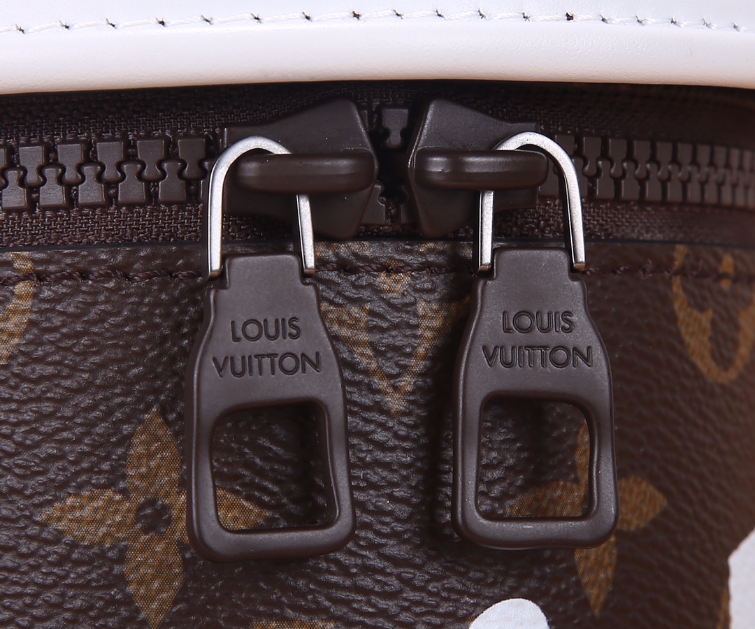 Louis Vuitton Everyday LV Coffee Cup Handbag, Model M80812 - Image 4