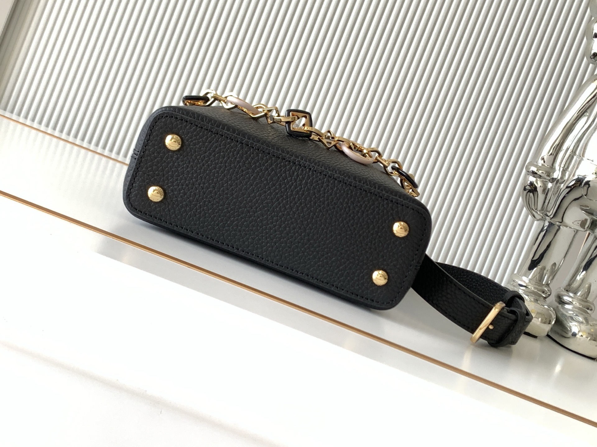 Louis Vuitton Capucines BB Mini Handbag in Black Taurillon Leather - Image 4