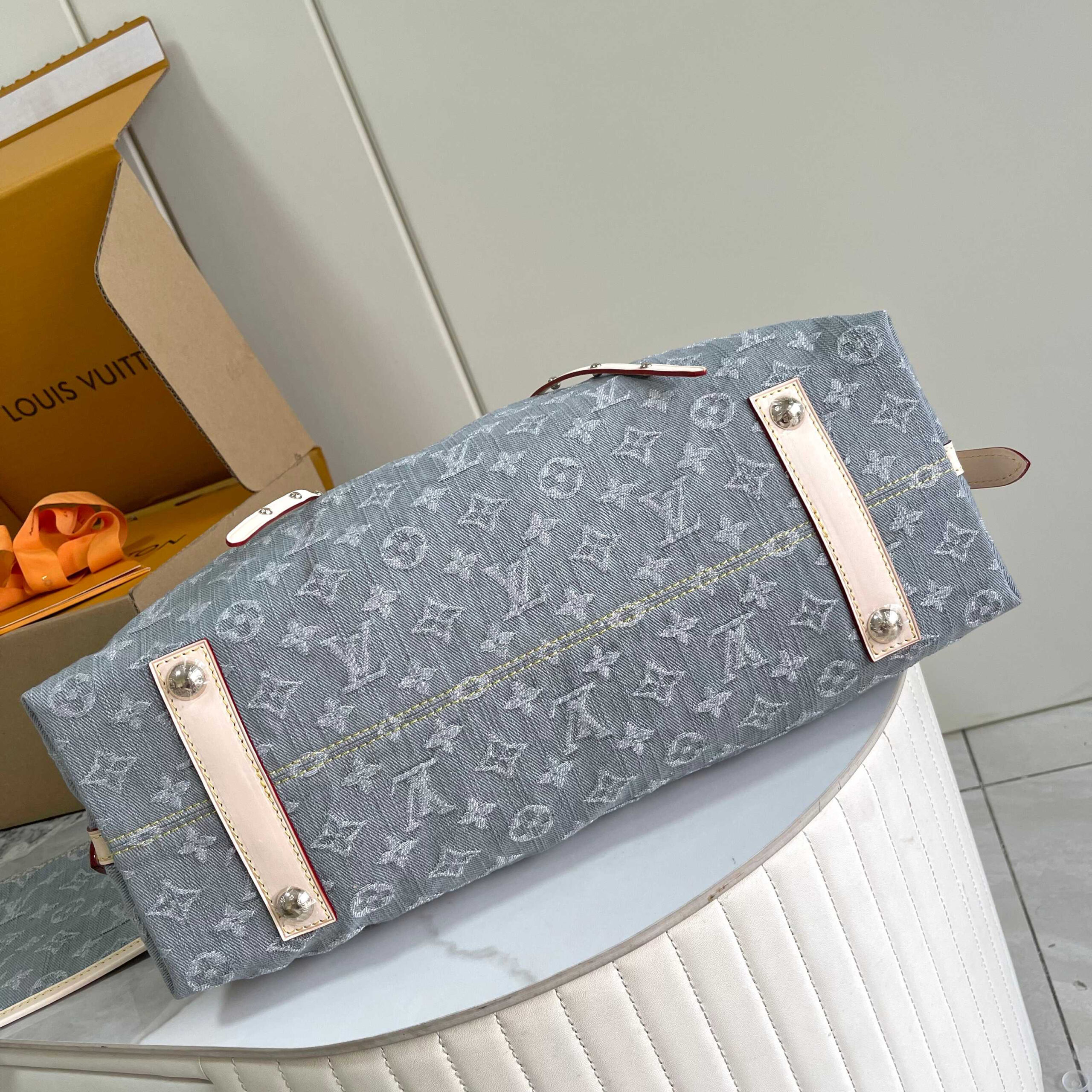 Louis Vuitton CarryAll Medium Bag in Monogram Denim - Image 4