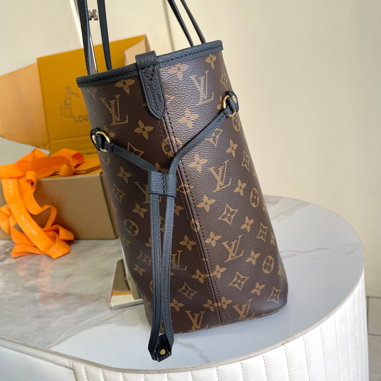 Louis Vuitton Neverfull Medium Tote Bag M11946, Black - Image 4