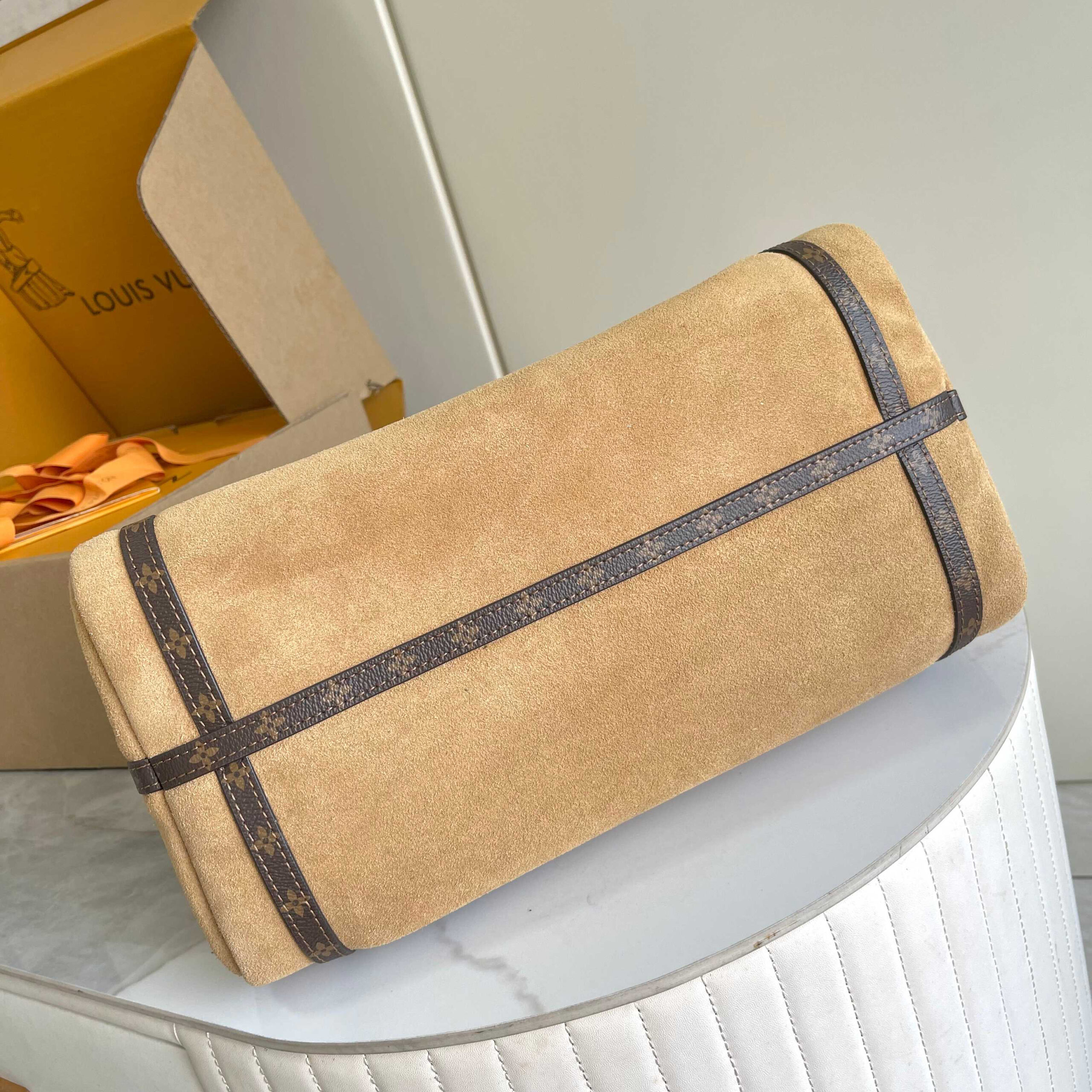 Louis Vuitton Express Medium Crossbody Handbag - Image 4