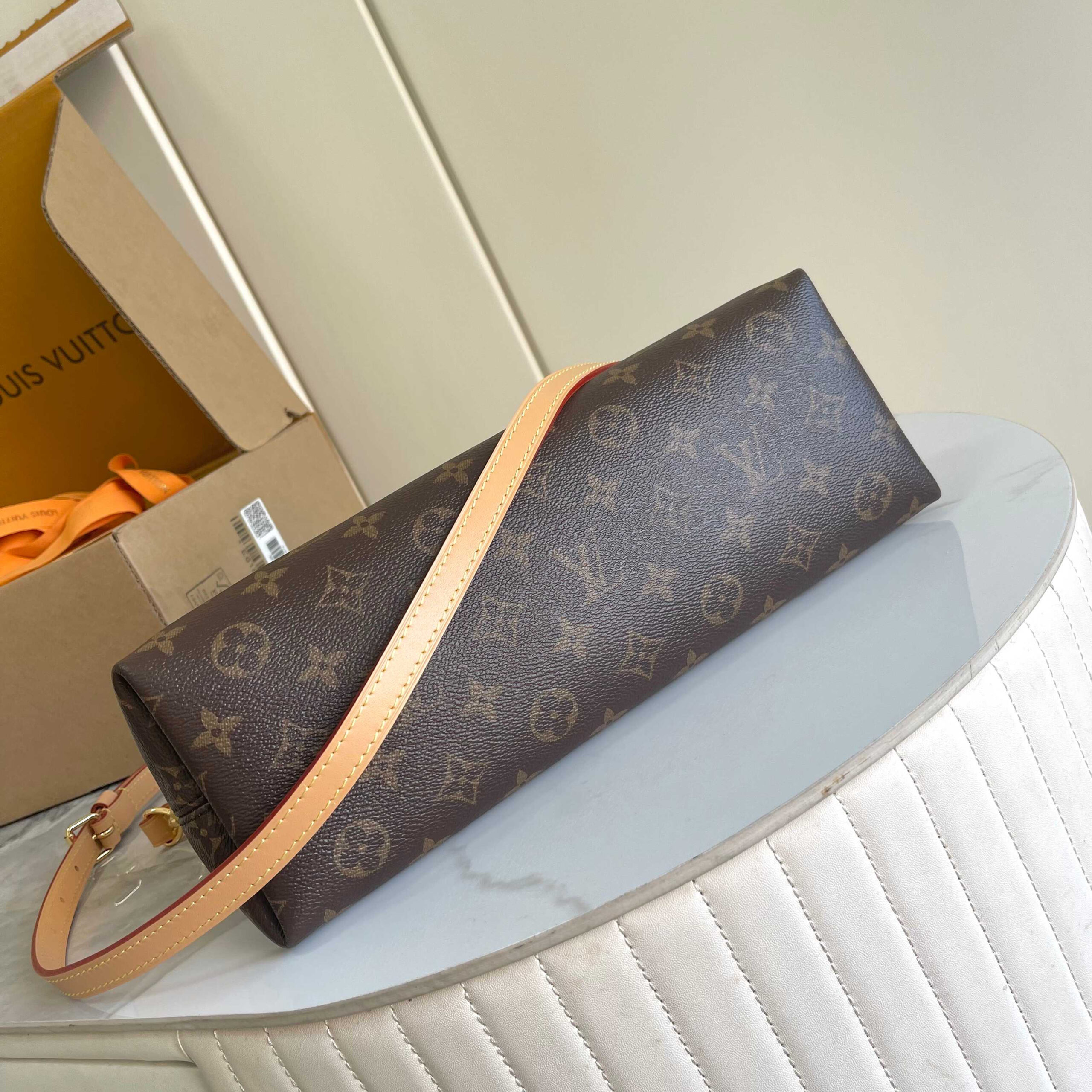 Louis Vuitton Ever More PM Monogram Canvas Handbag - Image 4