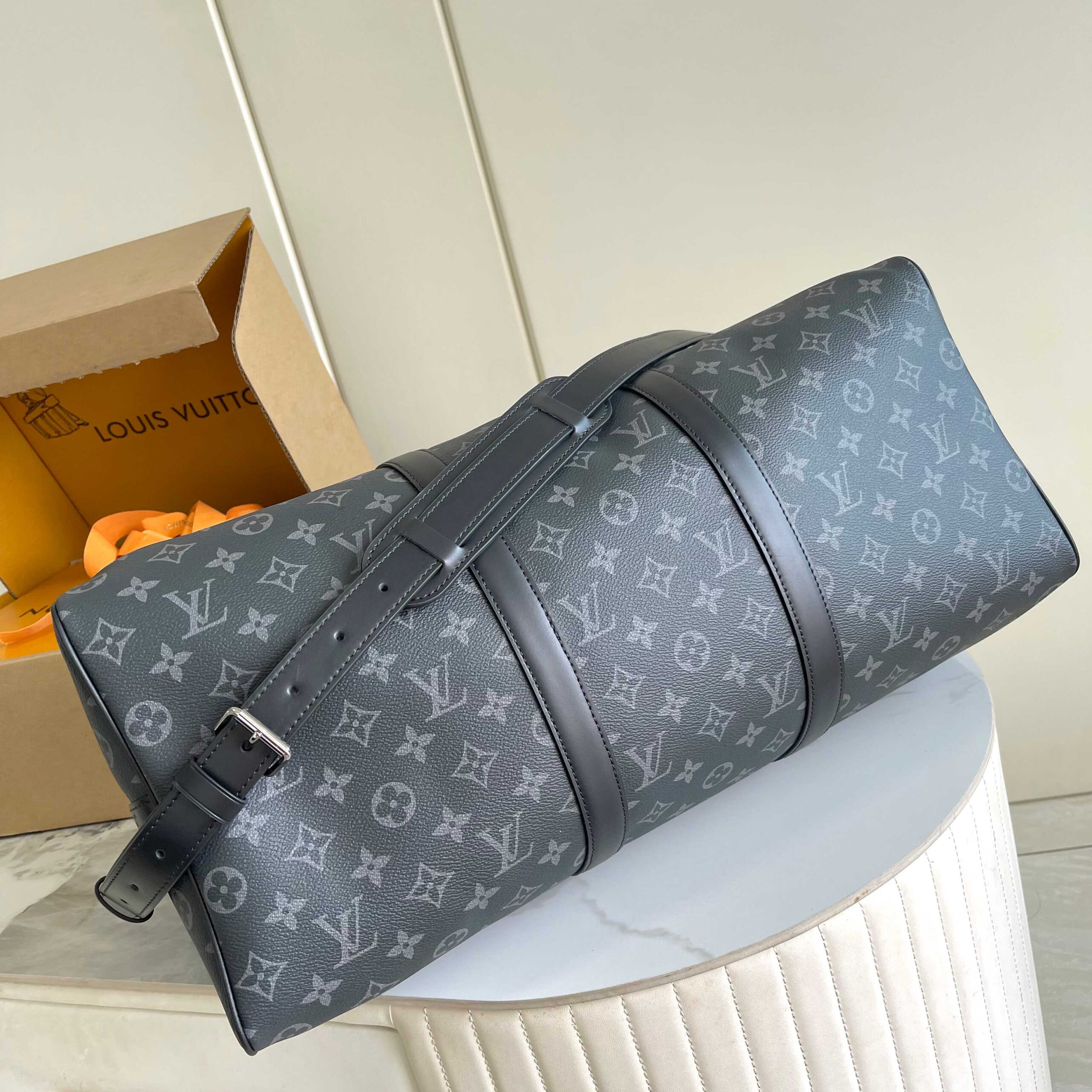 Louis Vuitton Keepall Bandoulière 50 Travel Bag in Monogram Eclipse Canvas - Image 4