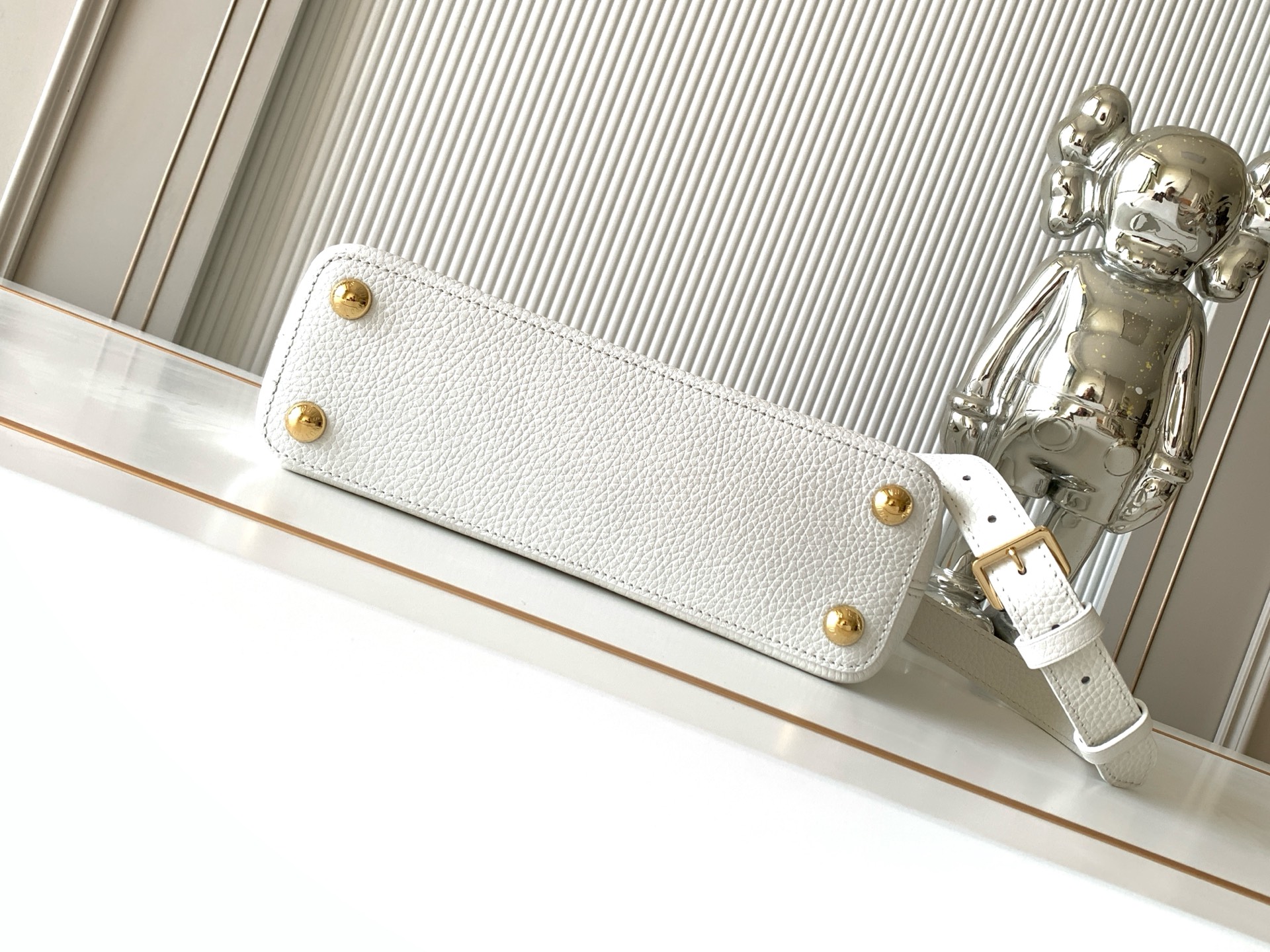 Louis Vuitton Capucines BB White Taurillon Leather Handbag - Image 4