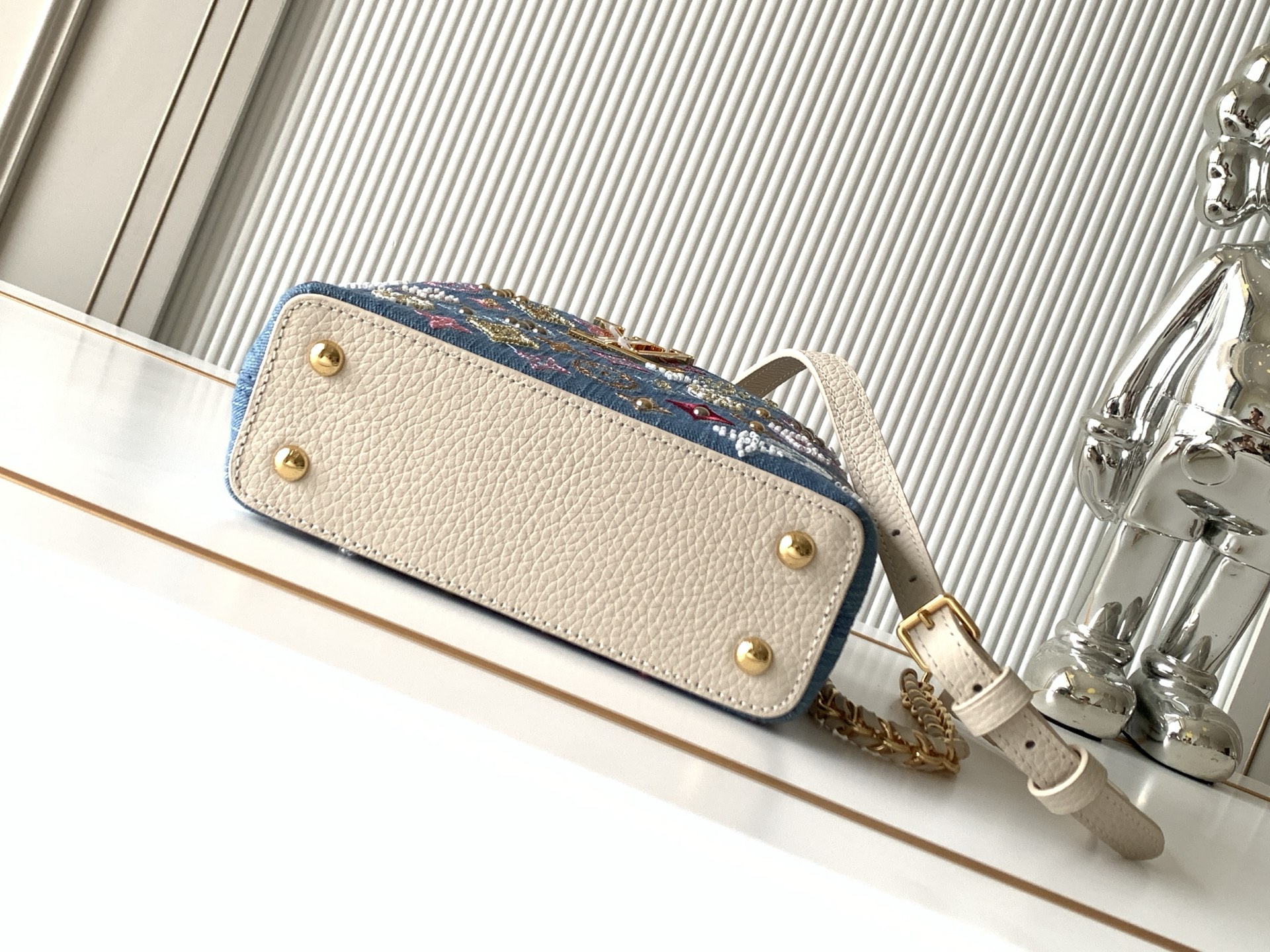 Louis Vuitton Capucines M12947 Embroidered Denim Handbag - Image 4