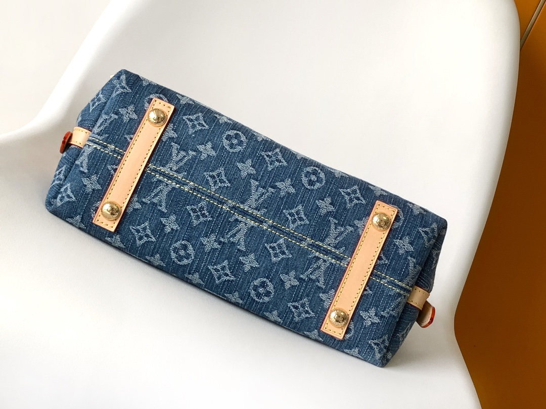 Louis Vuitton CarryAll Medium Handbag in Blue Denim - Image 4