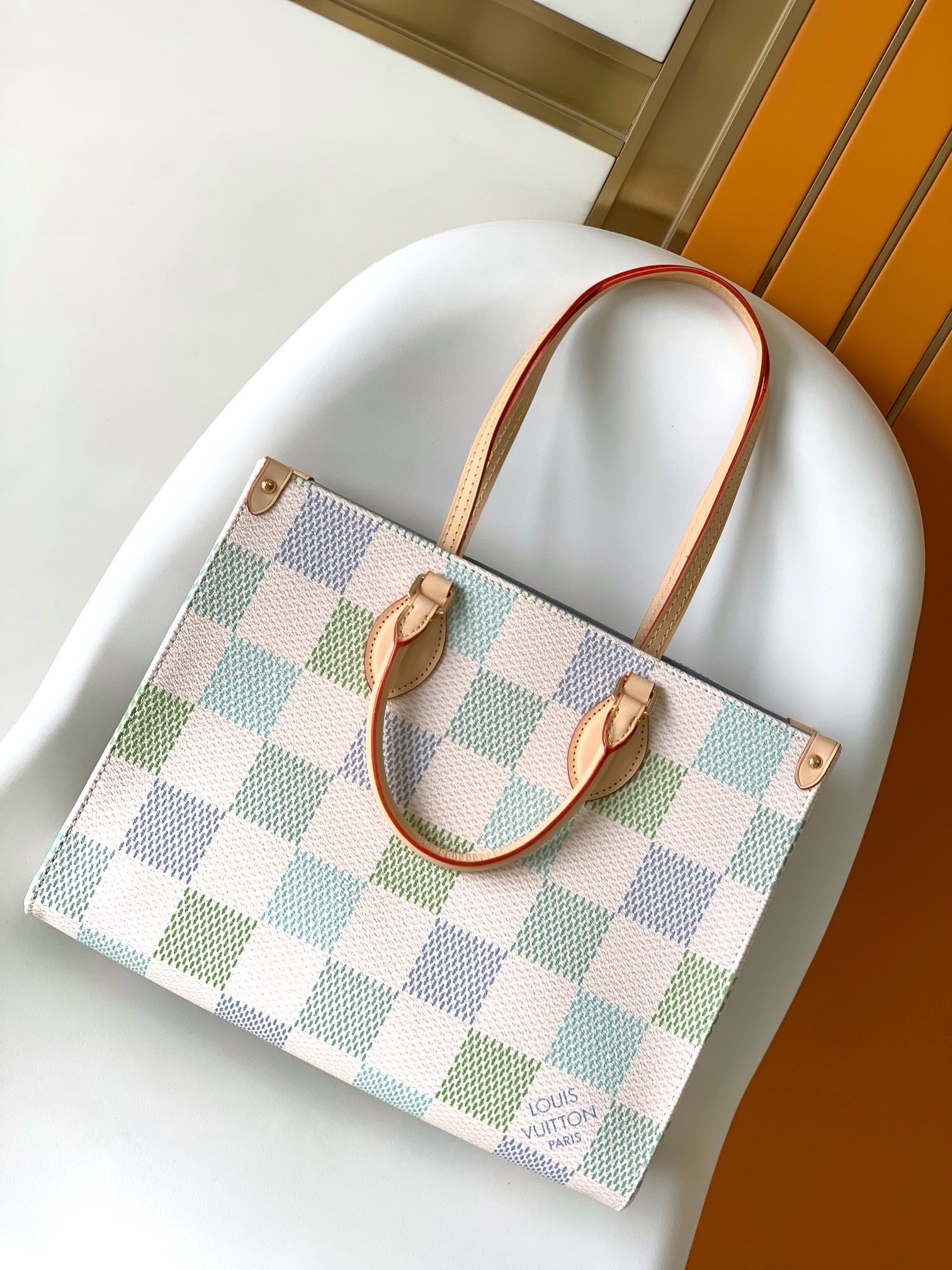 Louis Vuitton OnTheGo MM Monogram Tote Bag - Image 4