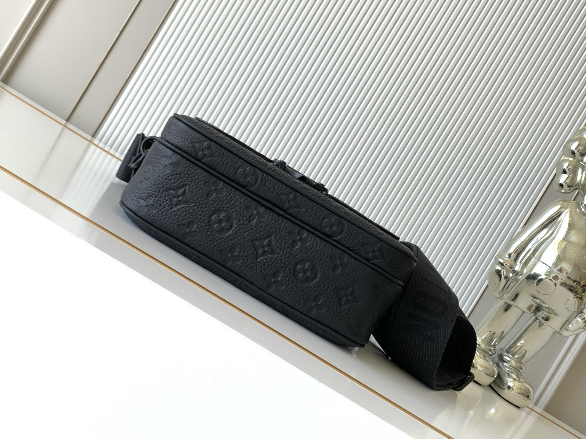 Louis Vuitton S Lock Messenger Bag, Black Embossed Leather - Image 4