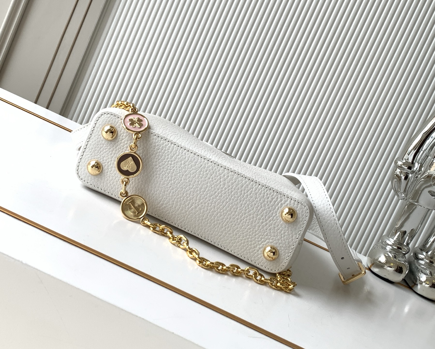 Louis Vuitton Capucines Handbag M00014 - Image 4