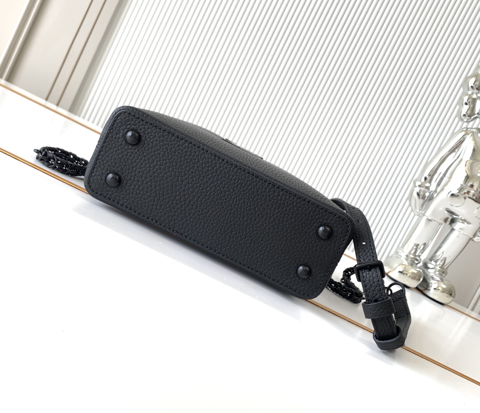 Capucines BB Handbag in Black - Image 4