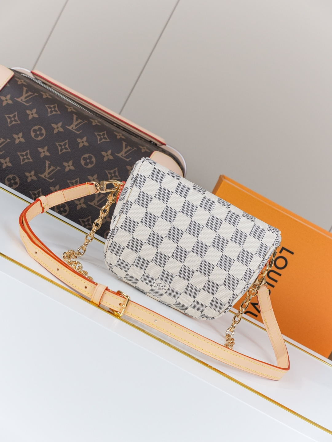 Louis Vuitton Mini Bumbag M00130 White Monogram - Image 4