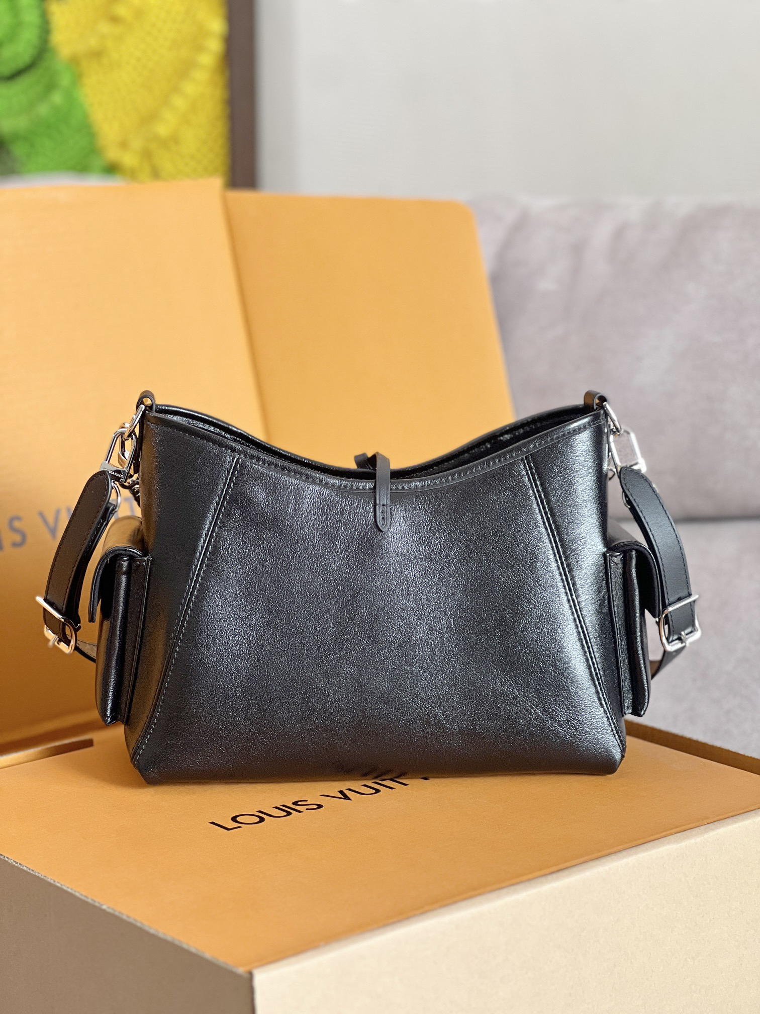 Louis Vuitton CarryAll Cargo Small Leather Shoulder Bag M24861 - Image 4