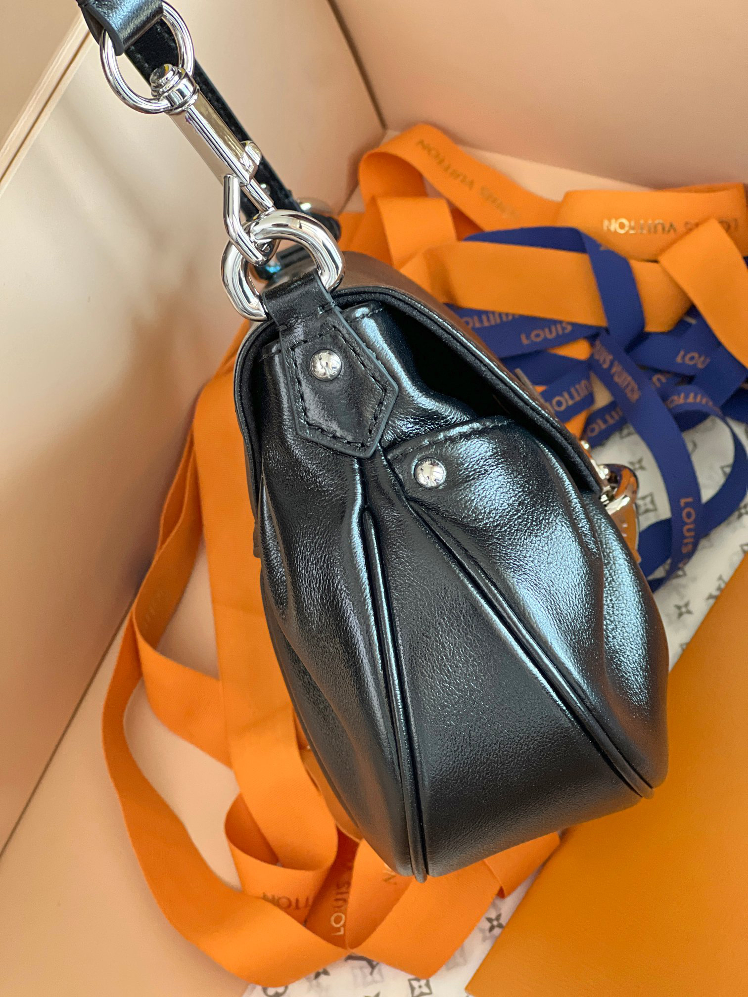 Louis Vuitton Sunset Vibe Handbag M12192 - Image 4