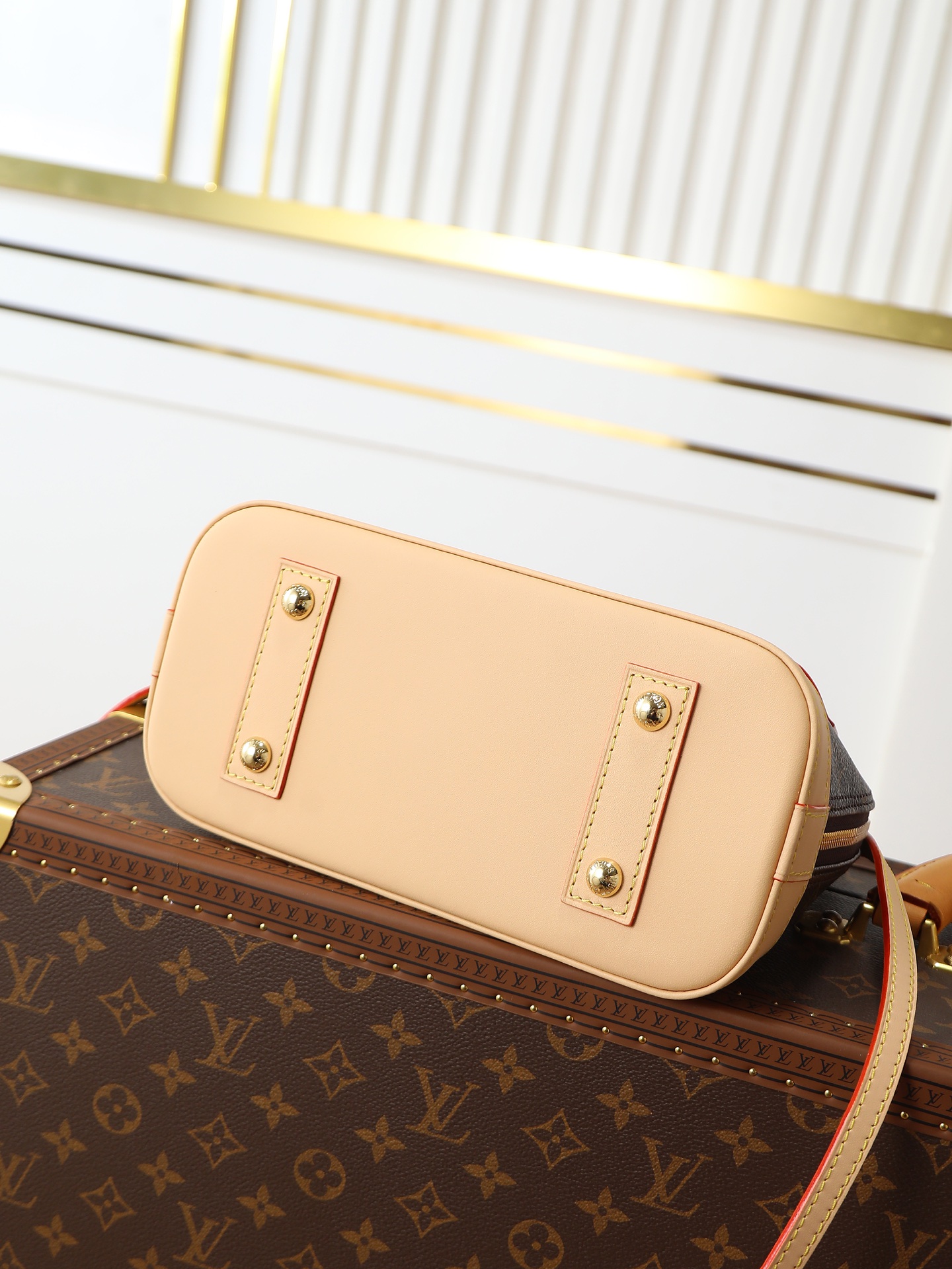 Louis Vuitton M53152 Alma Monogram Handbag - Image 4