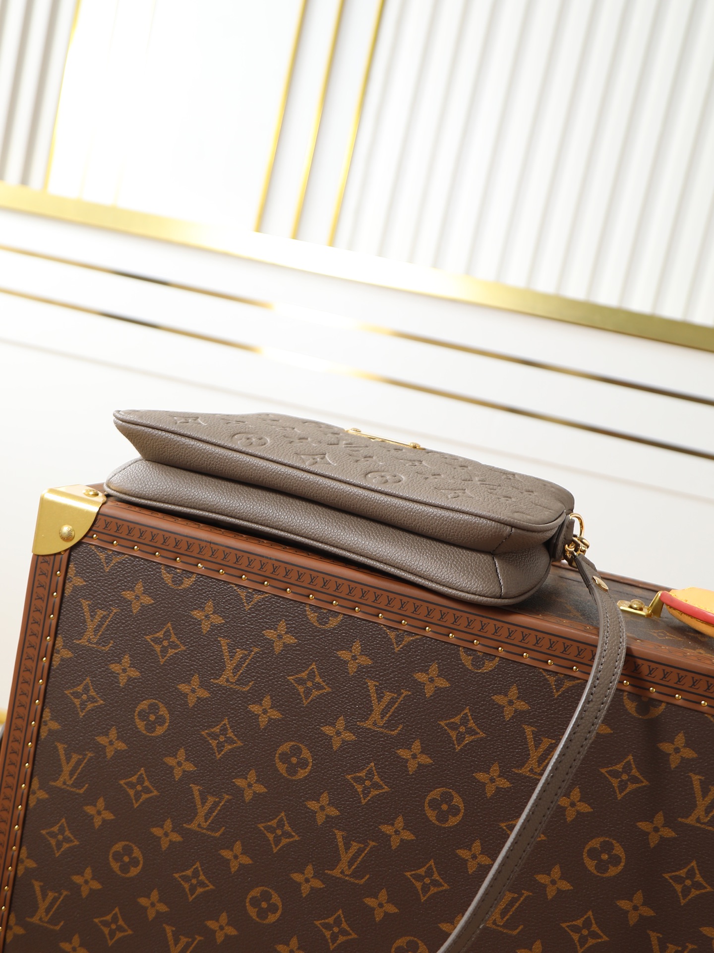 Louis Vuitton Liv Shoulder Bag M25816 in Olive Green - Image 4