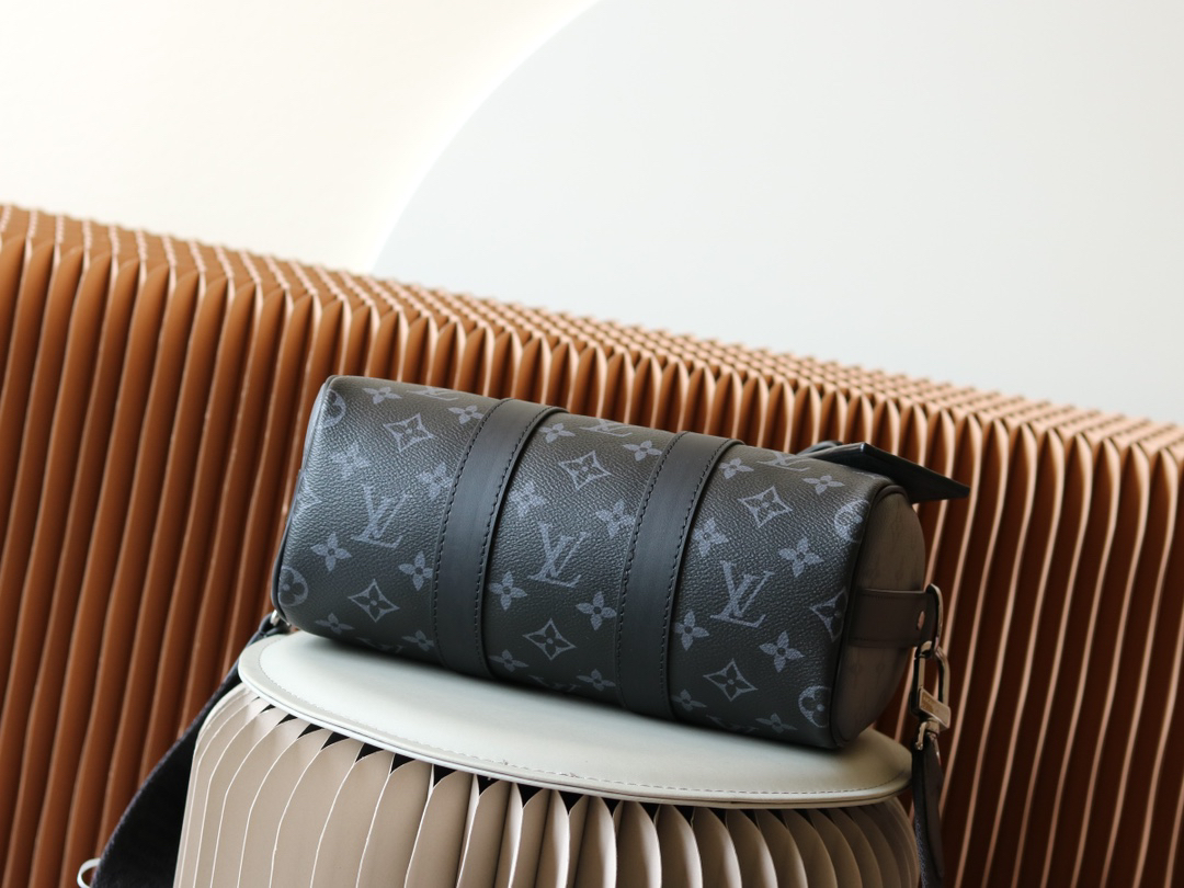 Louis Vuitton Keepall 25 Monogram Eclipse Reverse Bag - Image 4