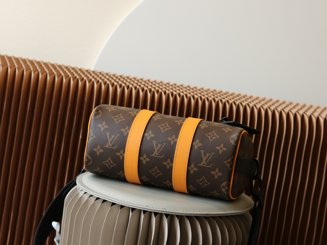 Louis Vuitton Keepall 25 Travel Bag in Monogram Eclipse Reverse Canvas - Image 4