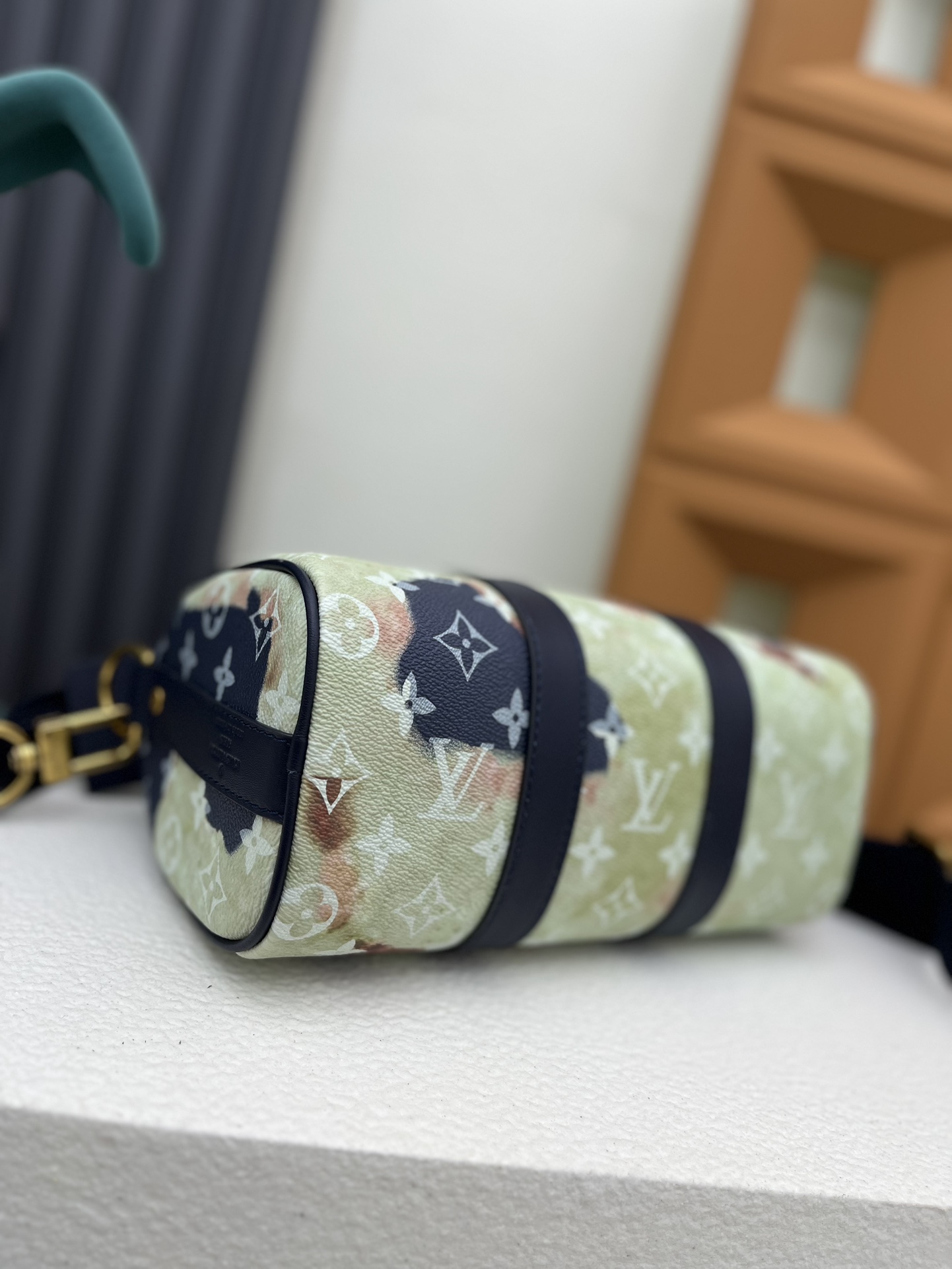 Louis Vuitton Keepall Bandoulière 25 Blue Flame Crossbody Bag - Image 4