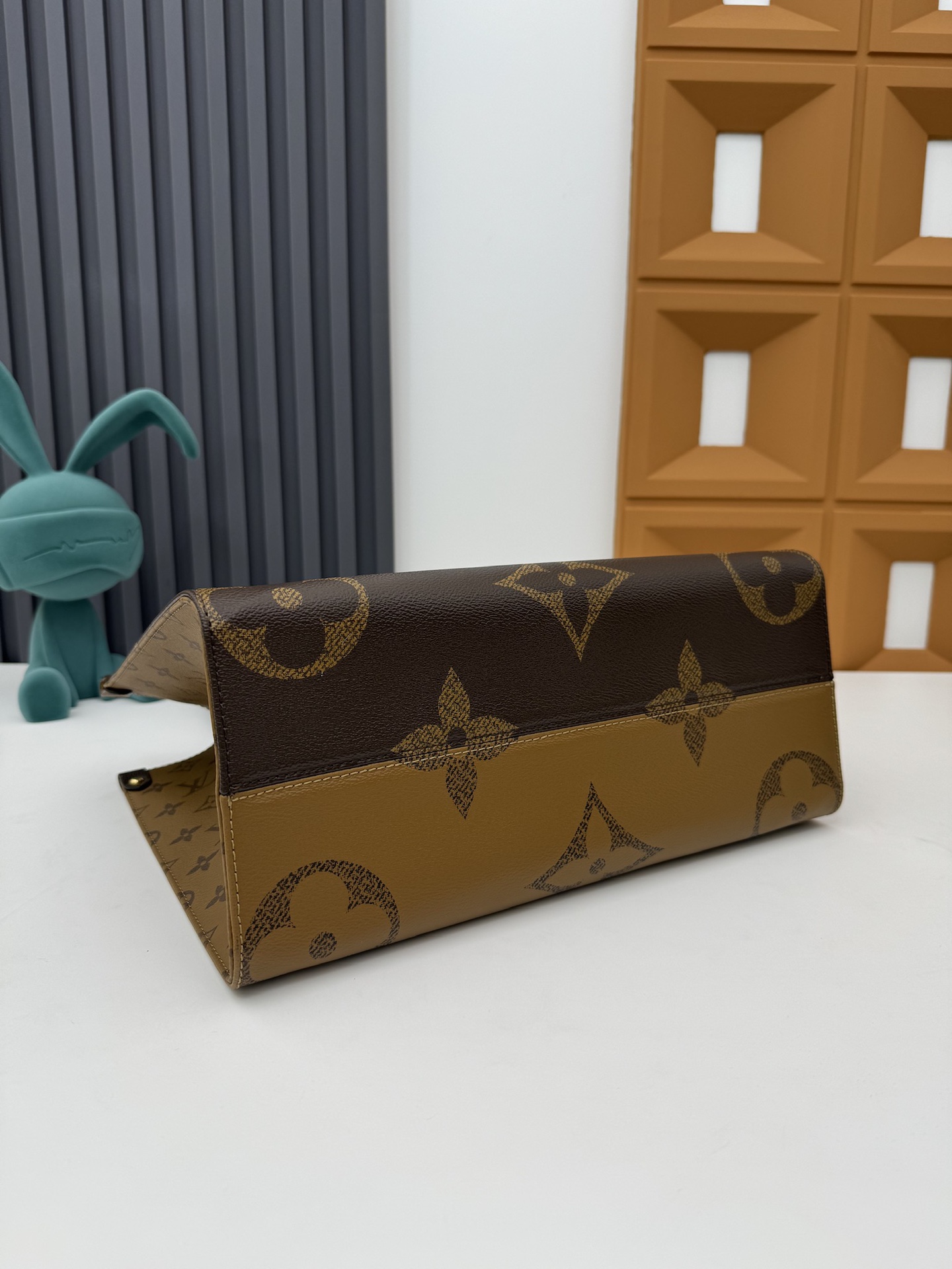 Louis Vuitton Onthego MM Tote Bag M45039 - Image 4