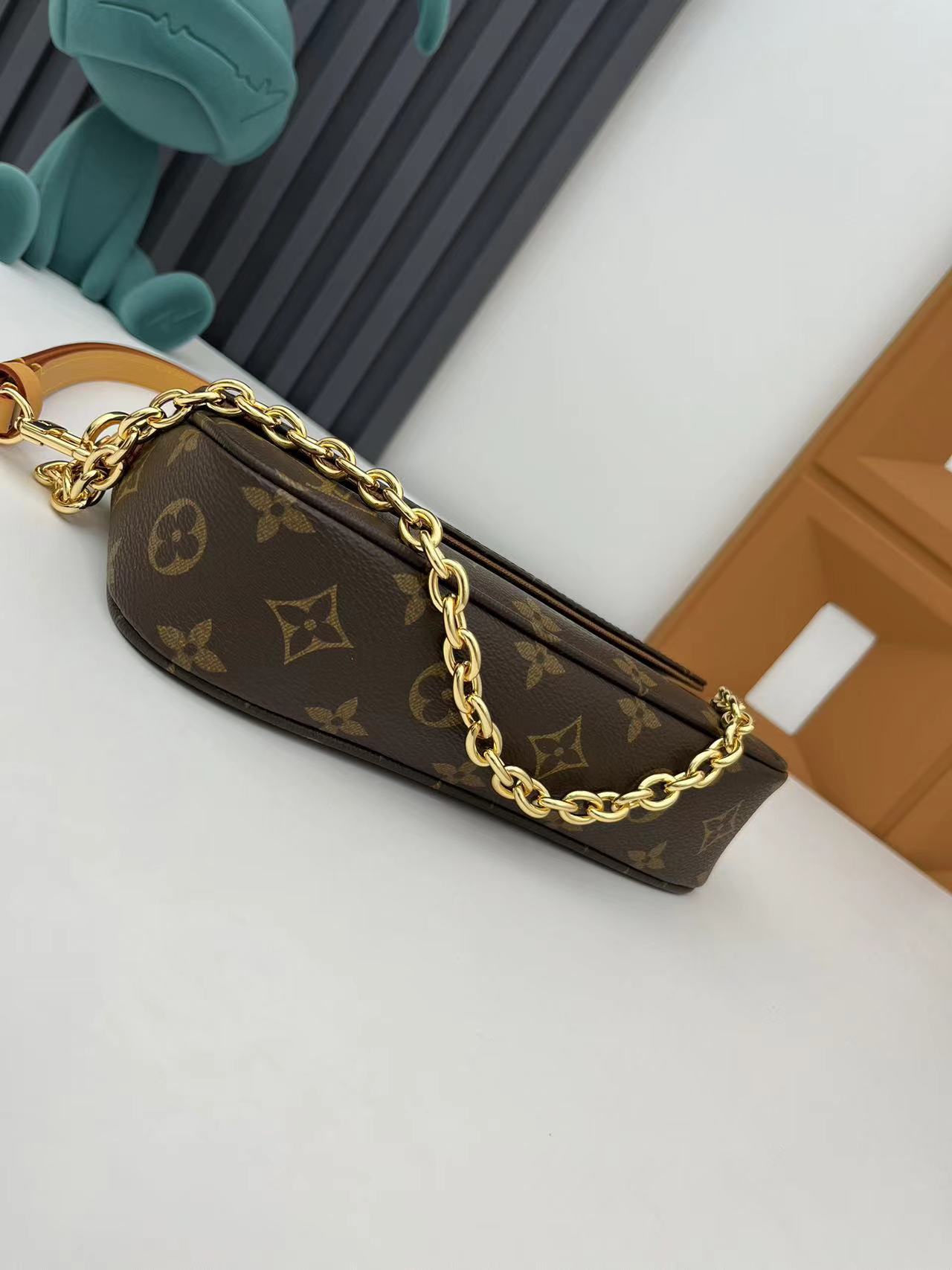 Louis Vuitton Wallet On Chain Ivy in Monogram Canvas - Image 4