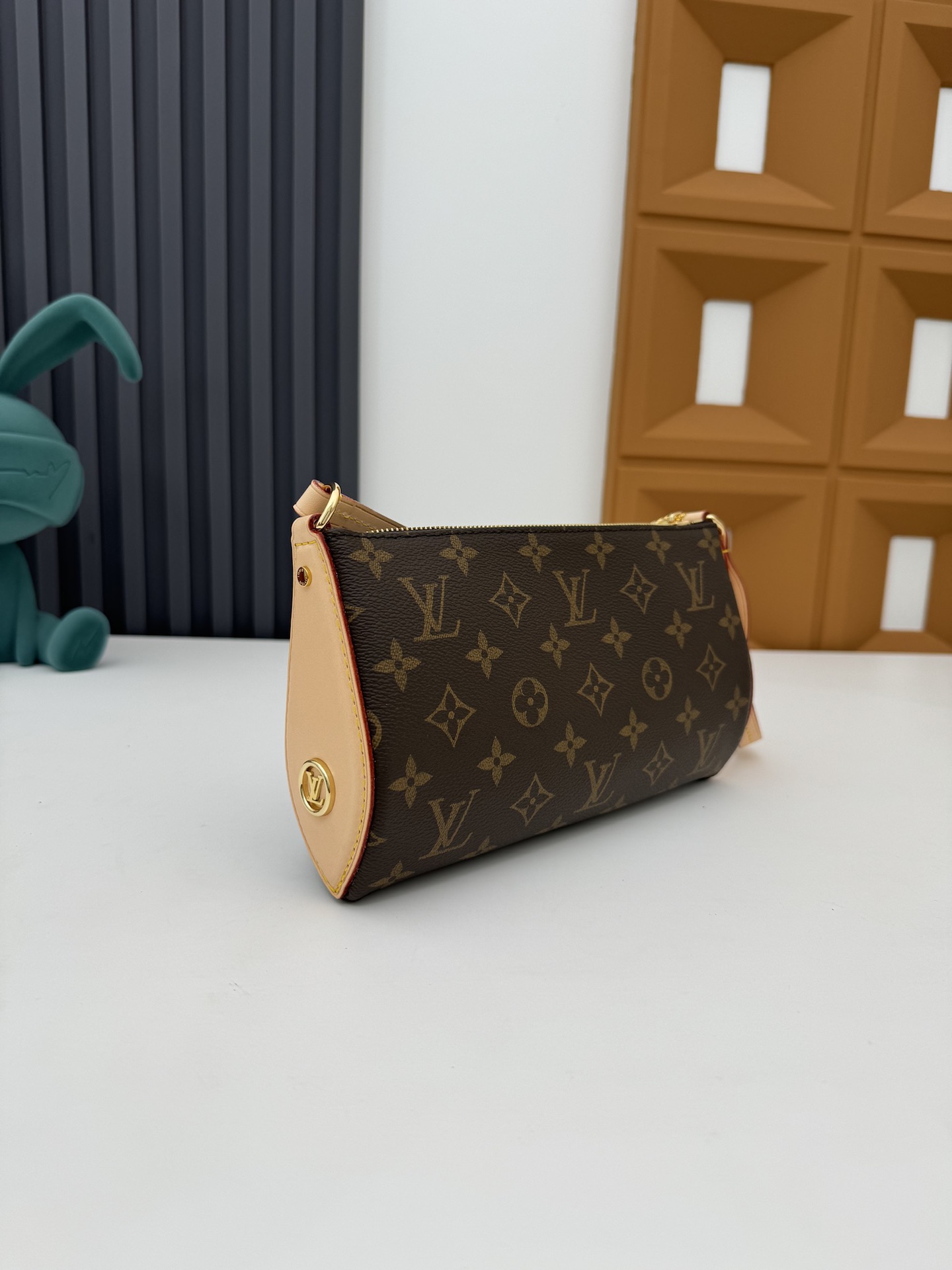 Louis Vuitton Pochette Tirette M47123 Monogram Canvas Shoulder Bag - Image 4