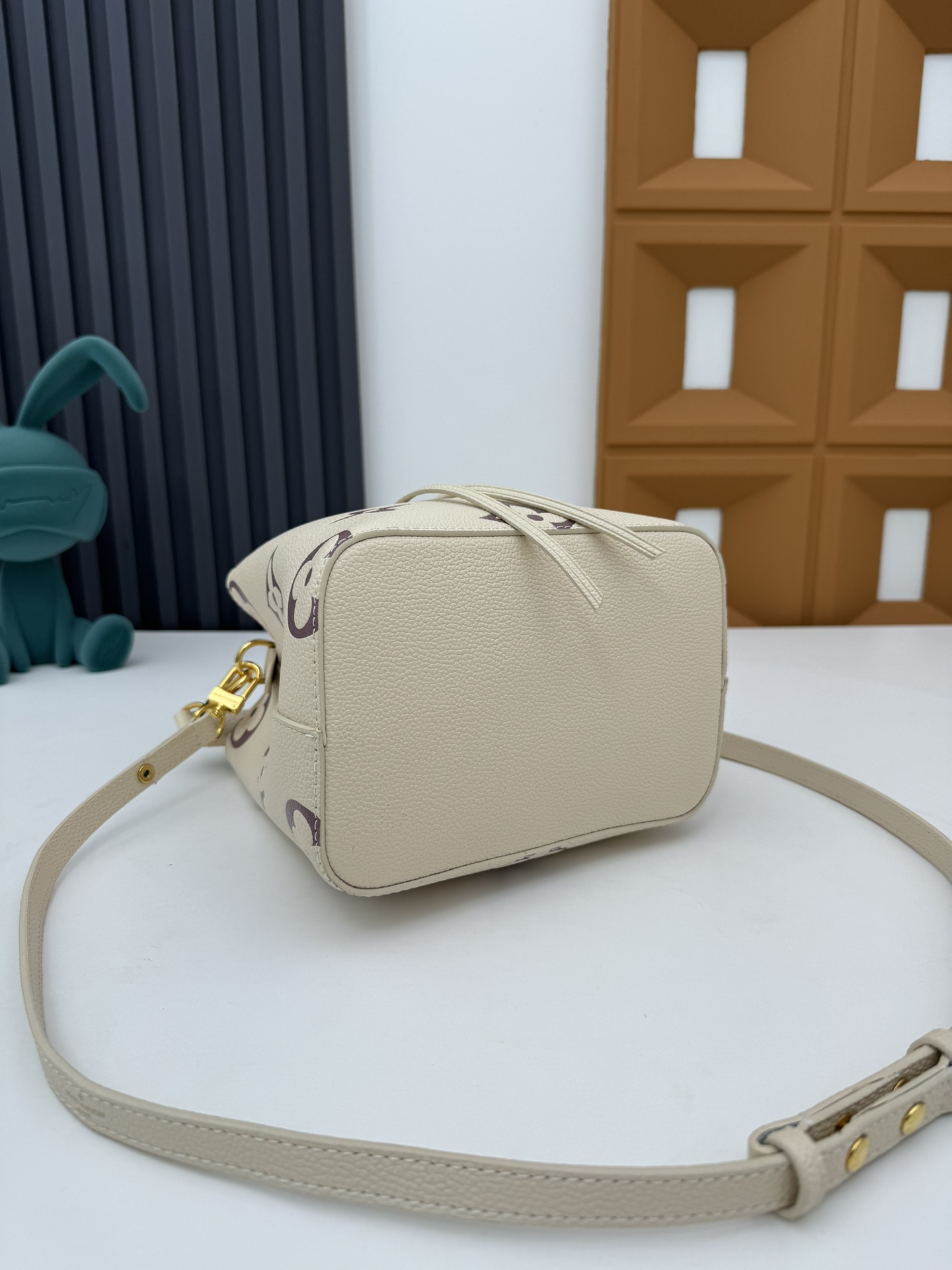 Louis Vuitton NeoNoe BB Handbag - Image 4