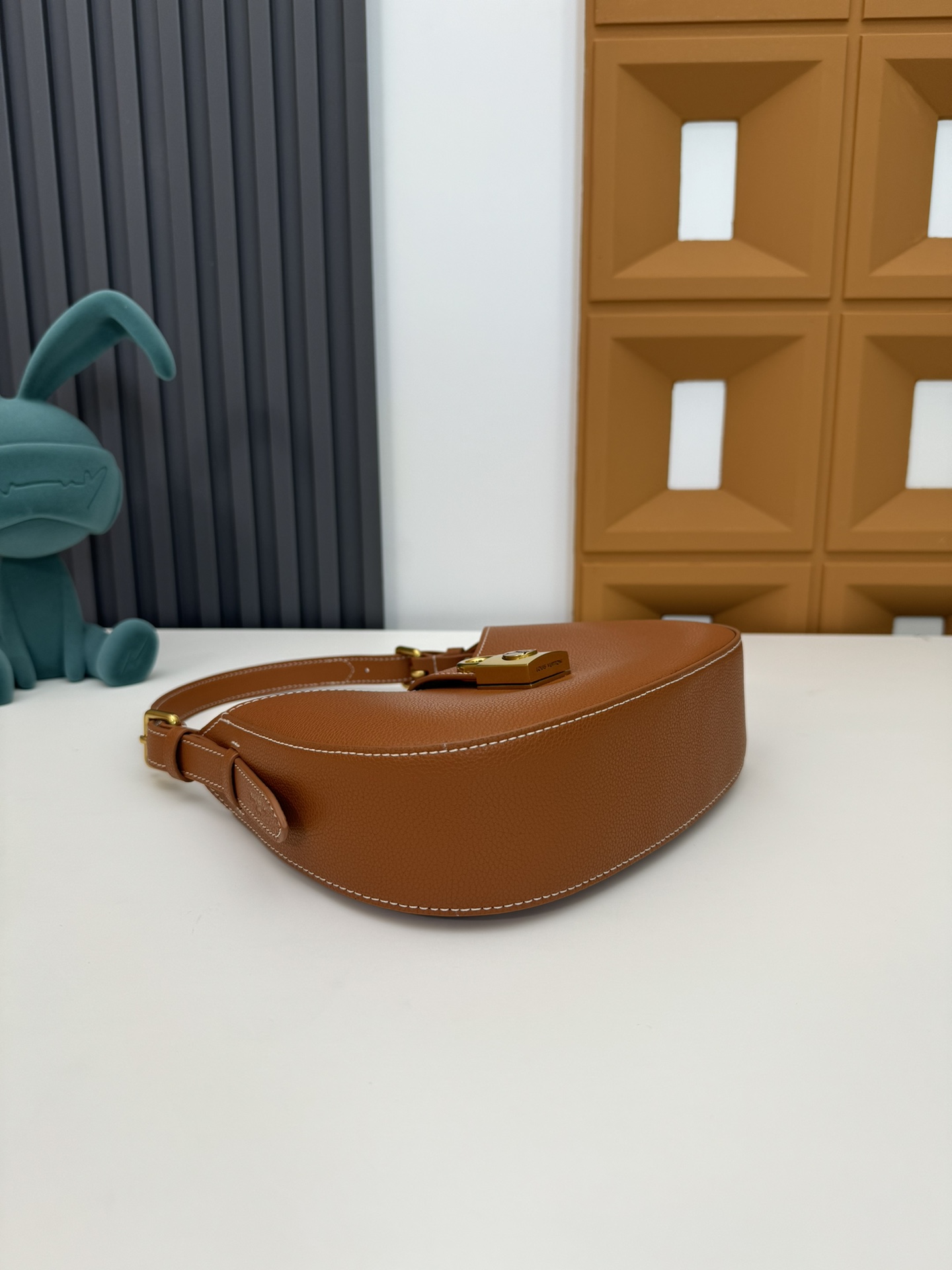 Louis Vuitton Low Key Shoulder Bag M24611 / M24885 / M24990 - Image 4