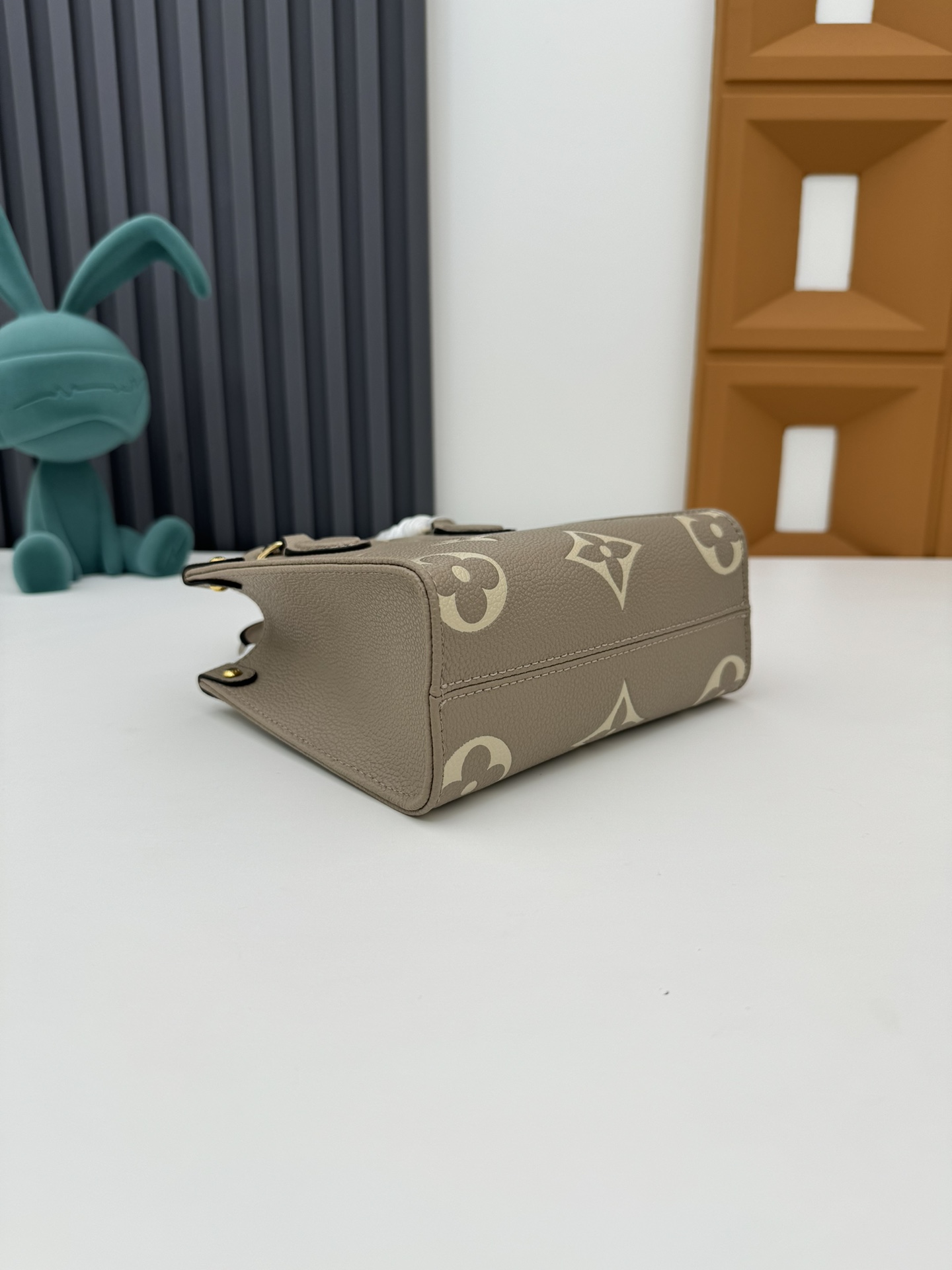 Louis Vuitton OnTheGo BB Mini Tote Bag in Monogram Empreinte Leather - Image 4