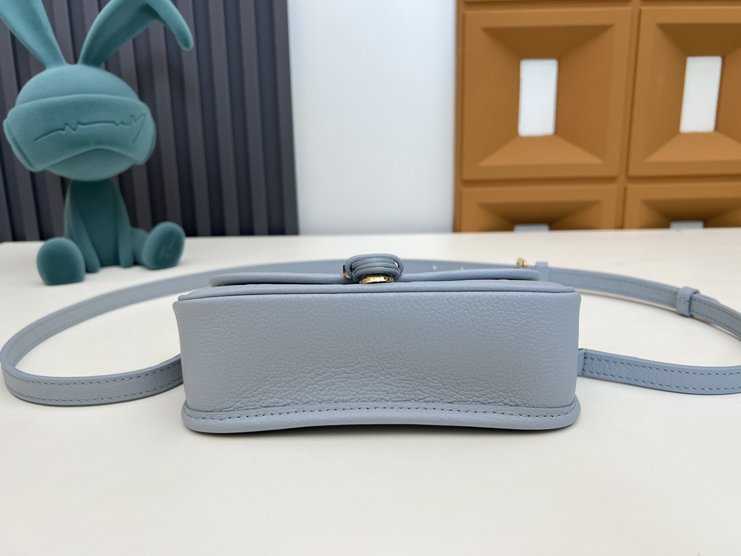 Louis Vuitton Nano Diane Handbag - Image 4