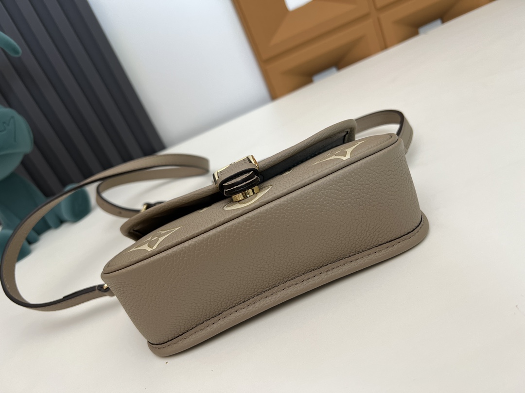 Louis Vuitton Nano Diane Handbag - Image 4