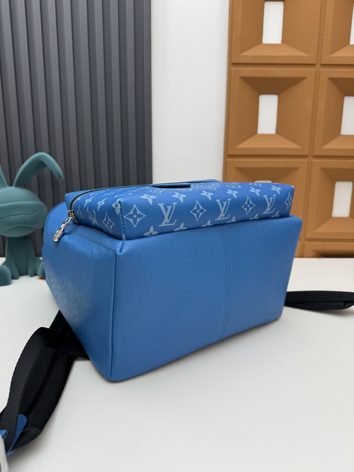 Louis Vuitton Discovery Backpack M31026 in Blue Monogram Shadow Leather - Image 4