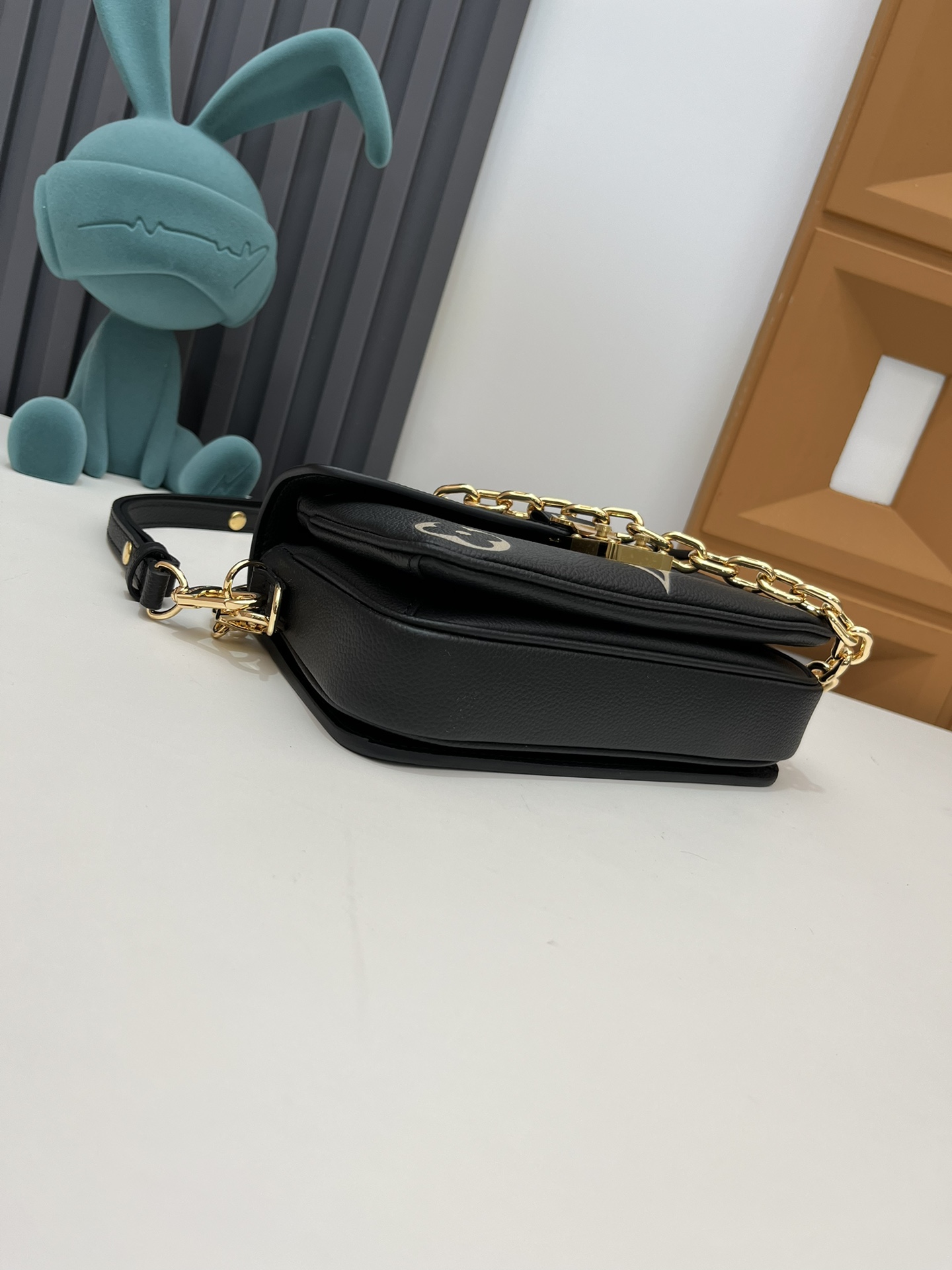 Louis Vuitton Pochette Metis East West Monogram Empreinte Leather Handbag - Image 4