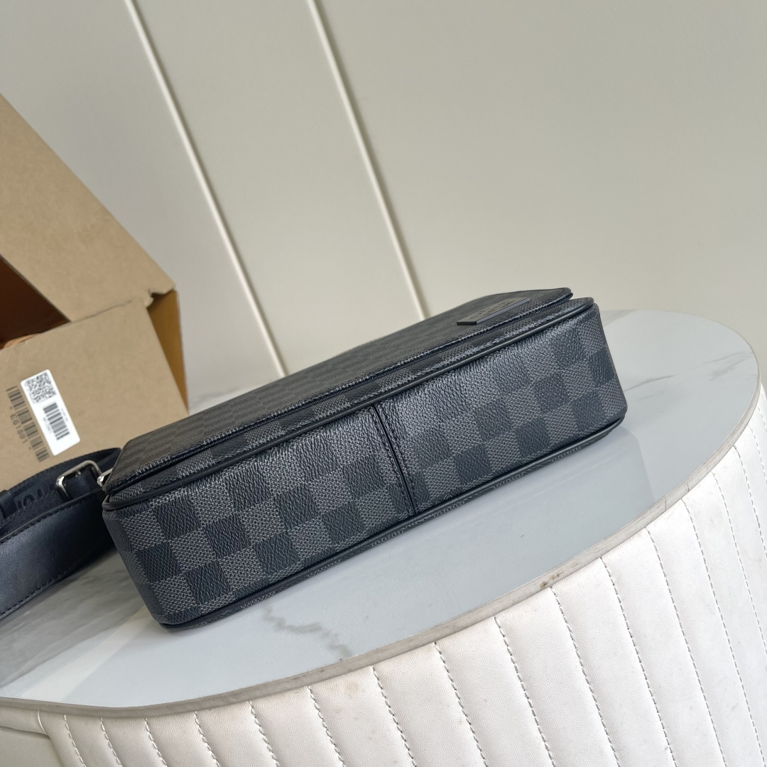 Louis Vuitton District Small Messenger Bag in Damier Graphite - Image 4
