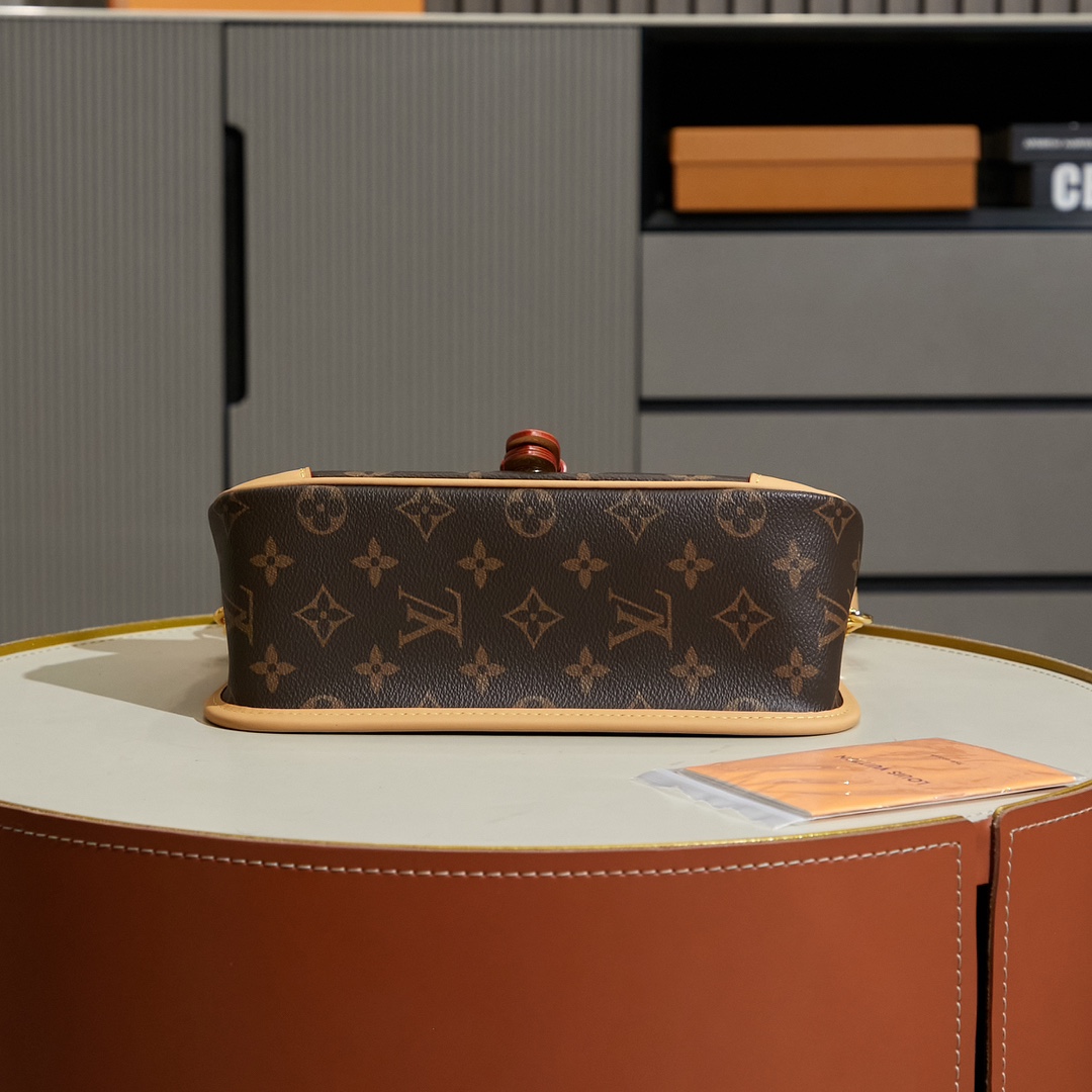 Diane M45985 Monogram Canvas Shoulder Bag - Image 4