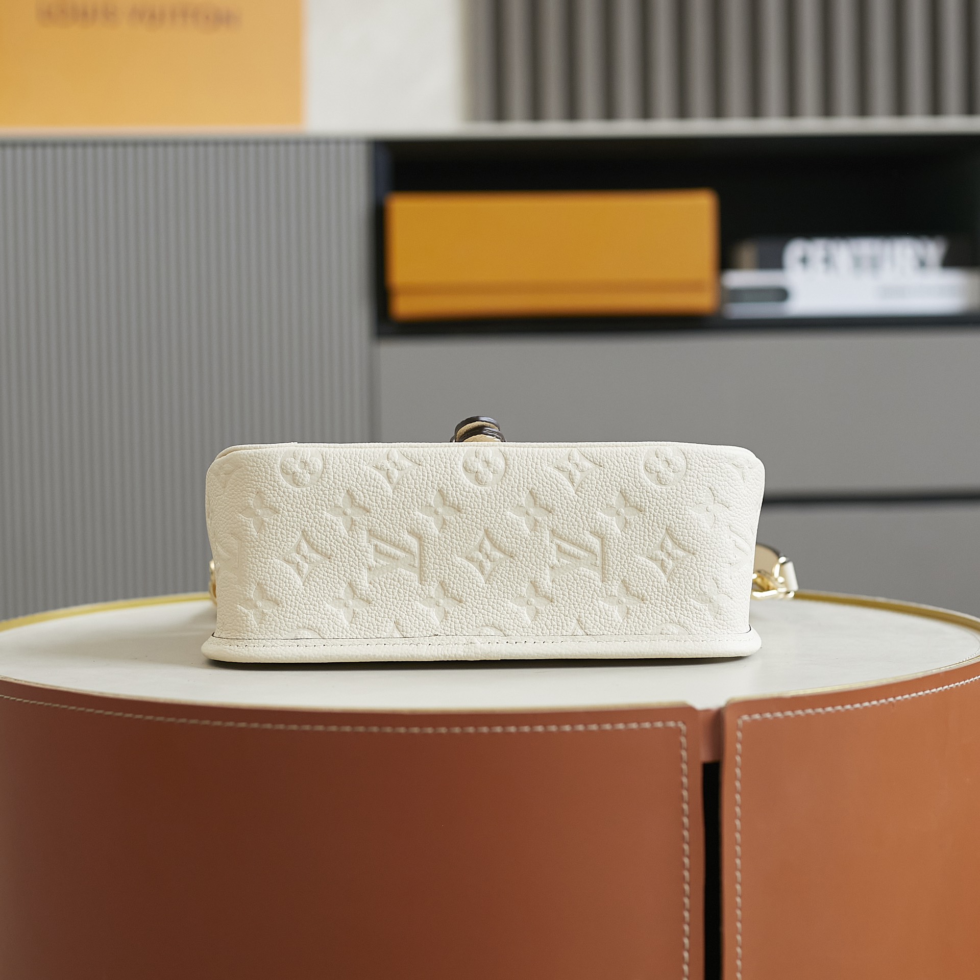 Louis Vuitton Diane Handbag M46386 - Image 4