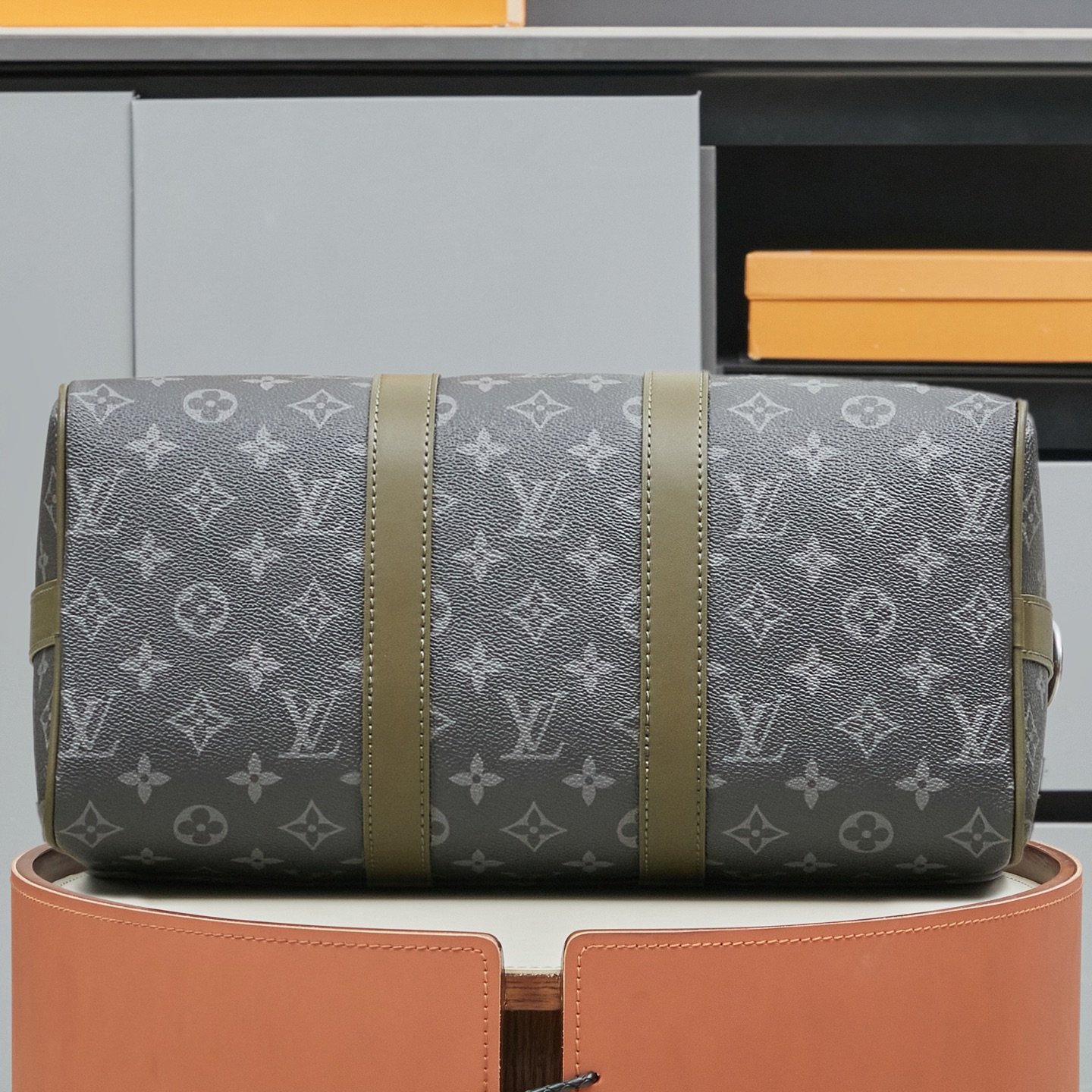 Louis Vuitton Keepall Bandoulière 45 Travel Bag in Monogram Eclipse - Image 4