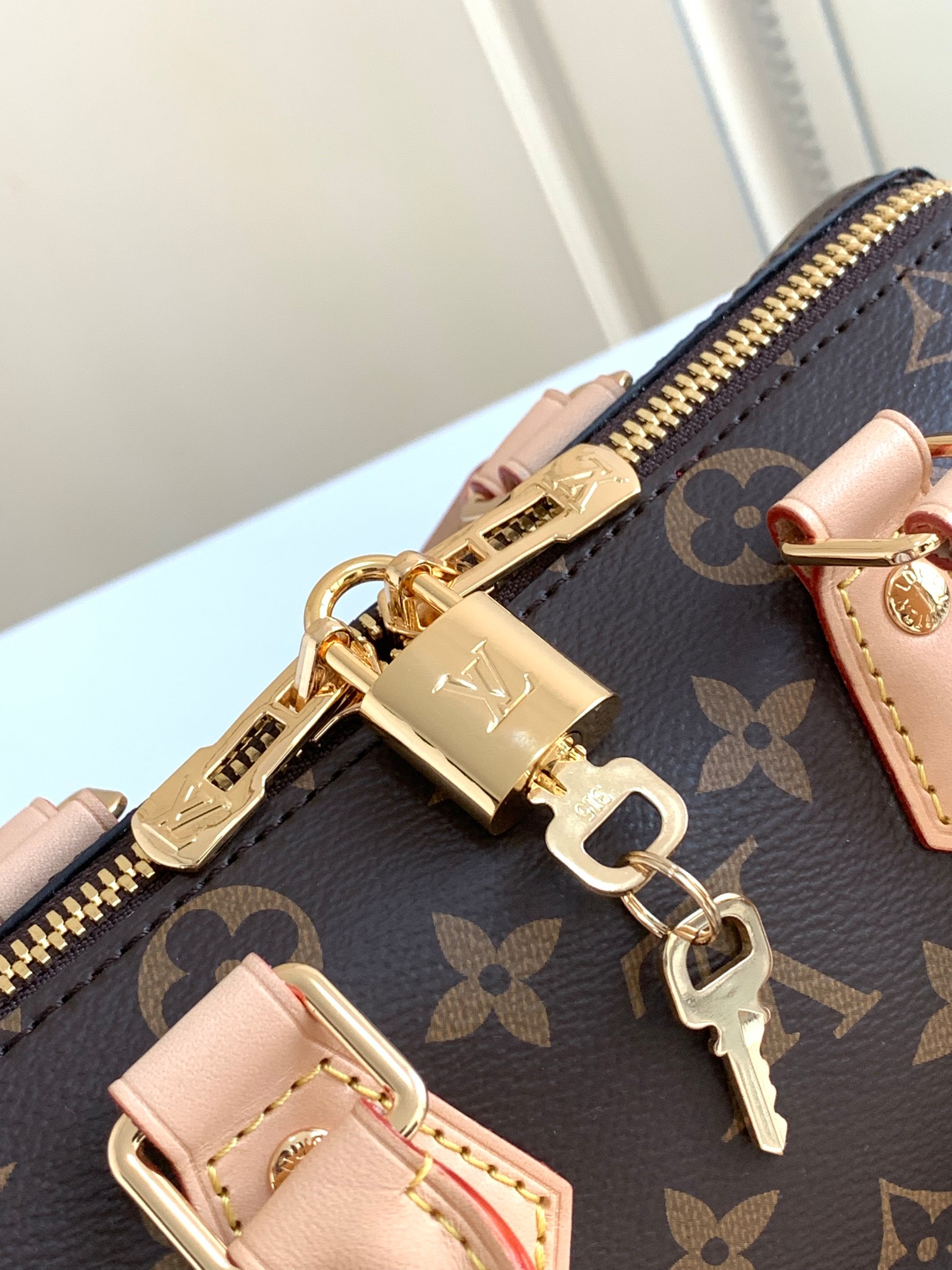 Louis Vuitton Speedy 20 Handbag in Damier Ebene Canvas - Image 4