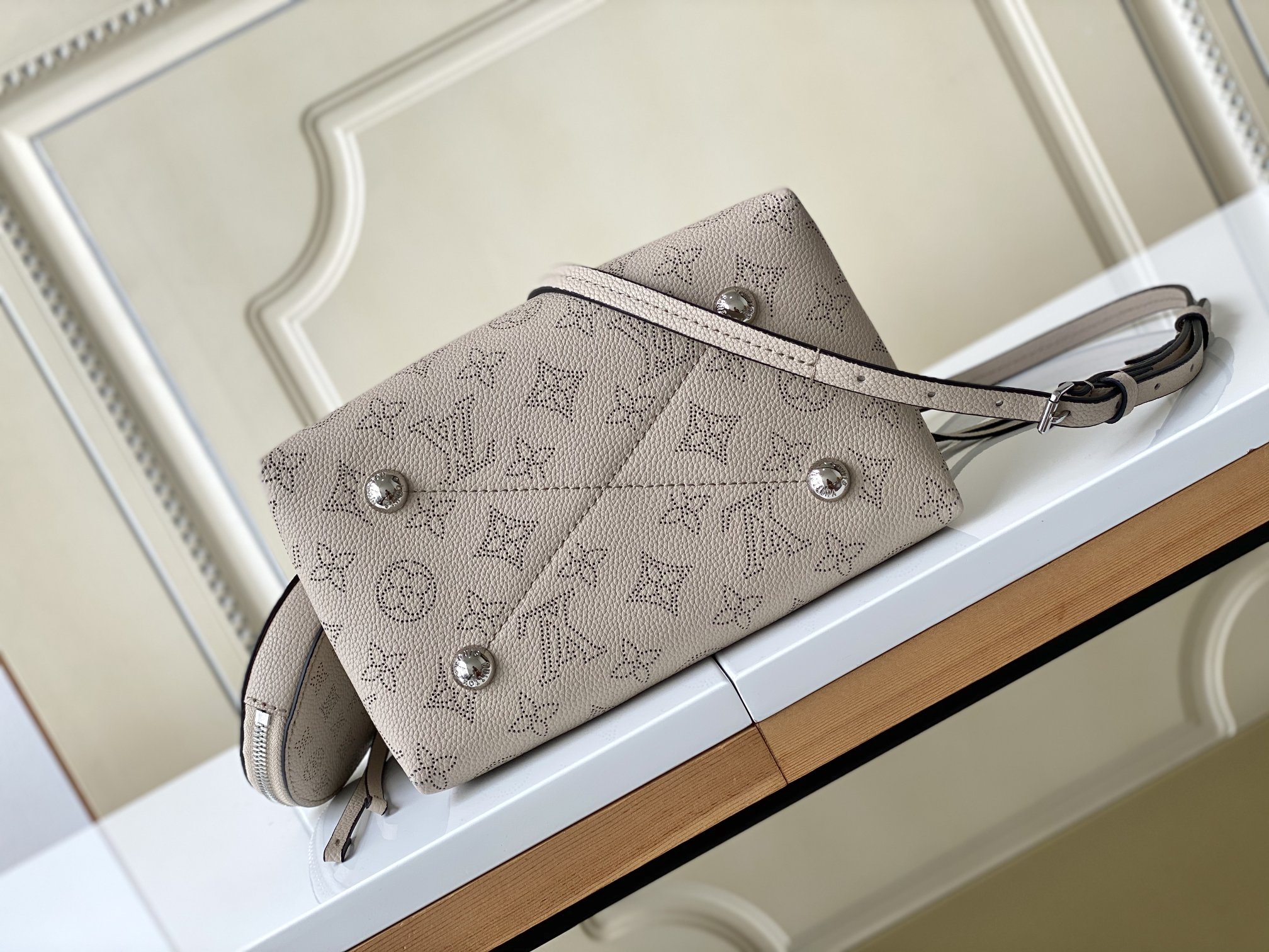 Louis Vuitton Bella Bucket Bag with Coin Purse - Image 4