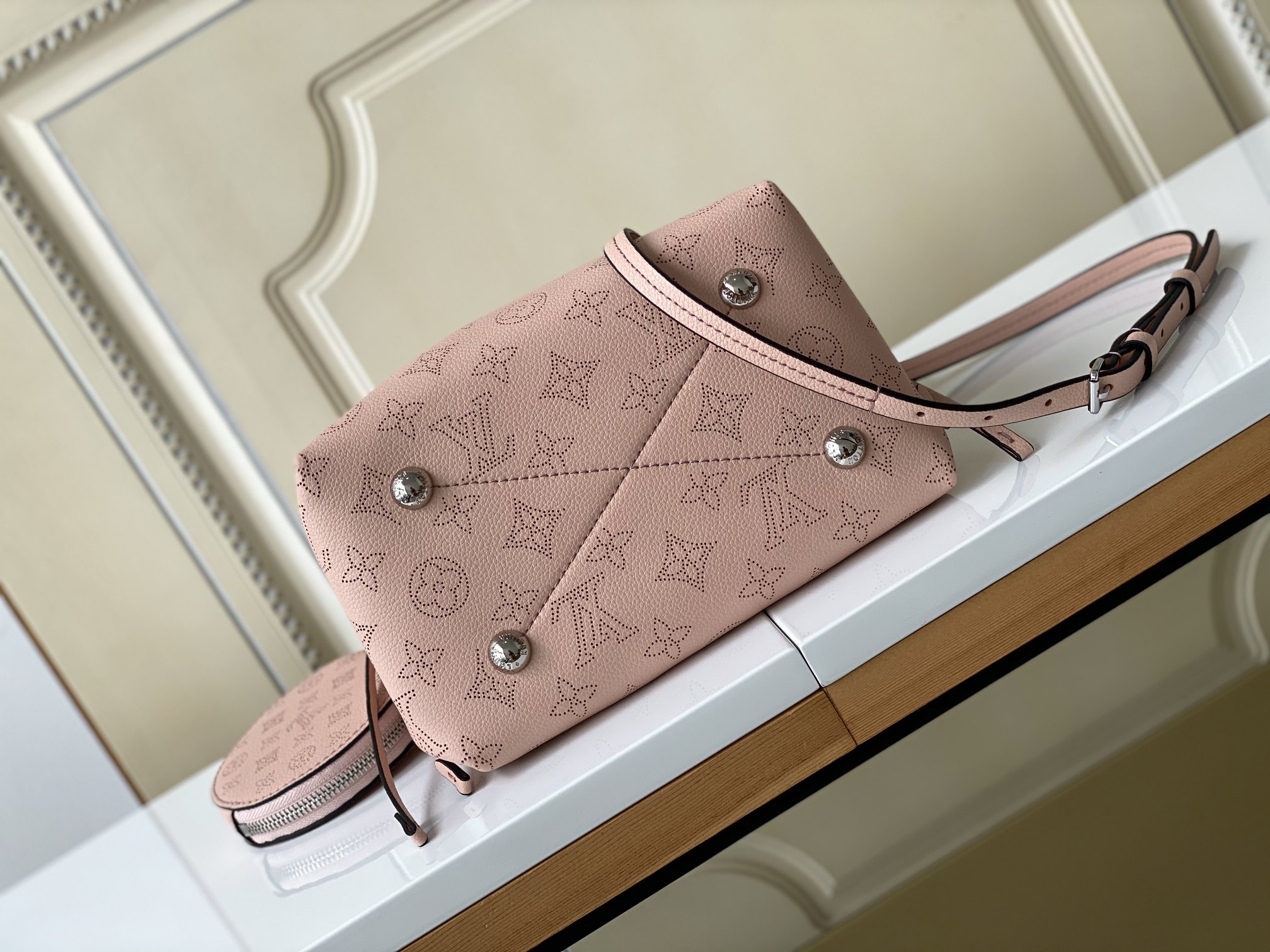Louis Vuitton Bella Bucket Bag with Coin Purse - Image 4