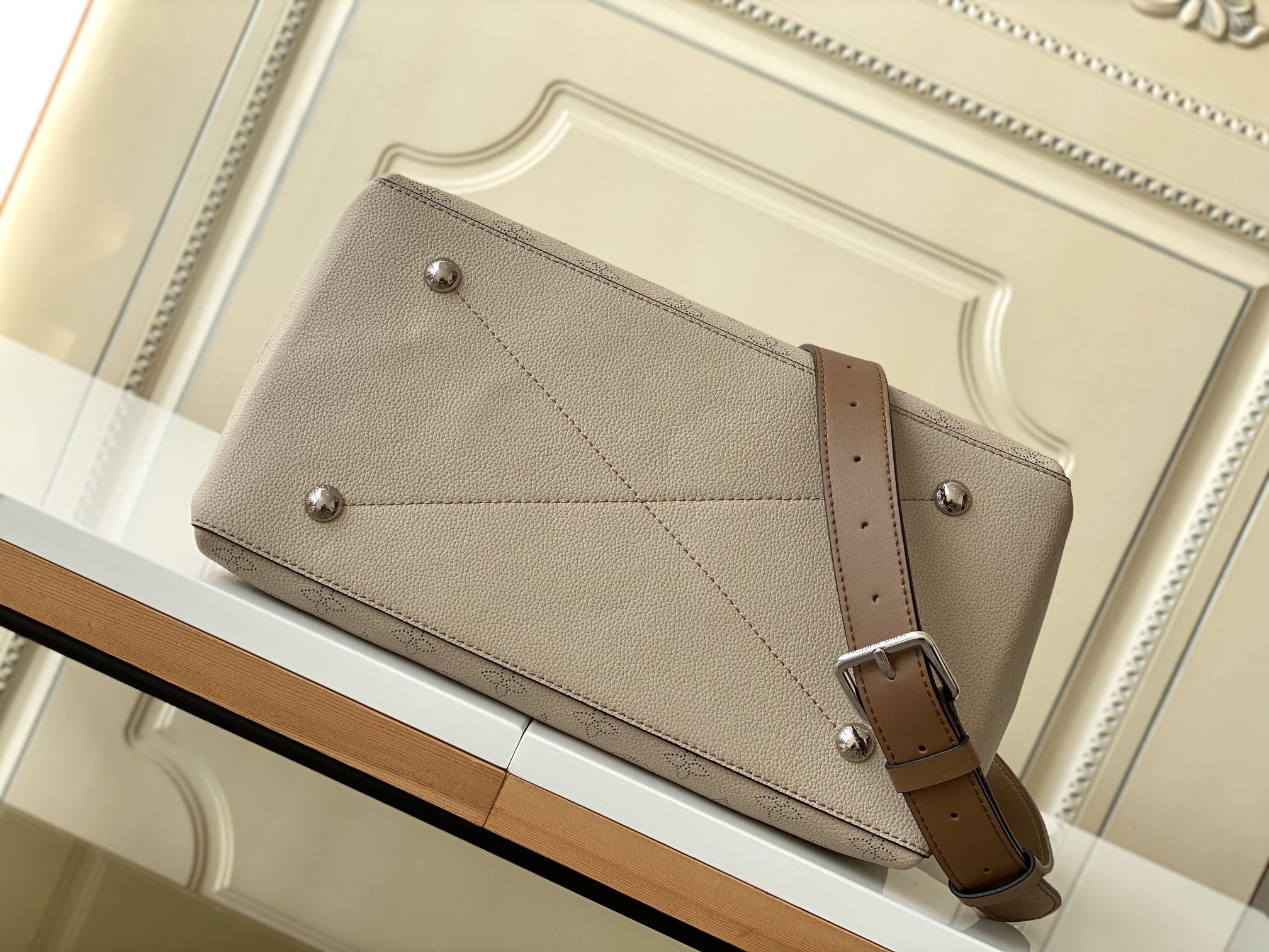 Louis Vuitton Beaubourg Hobo MM - Image 4
