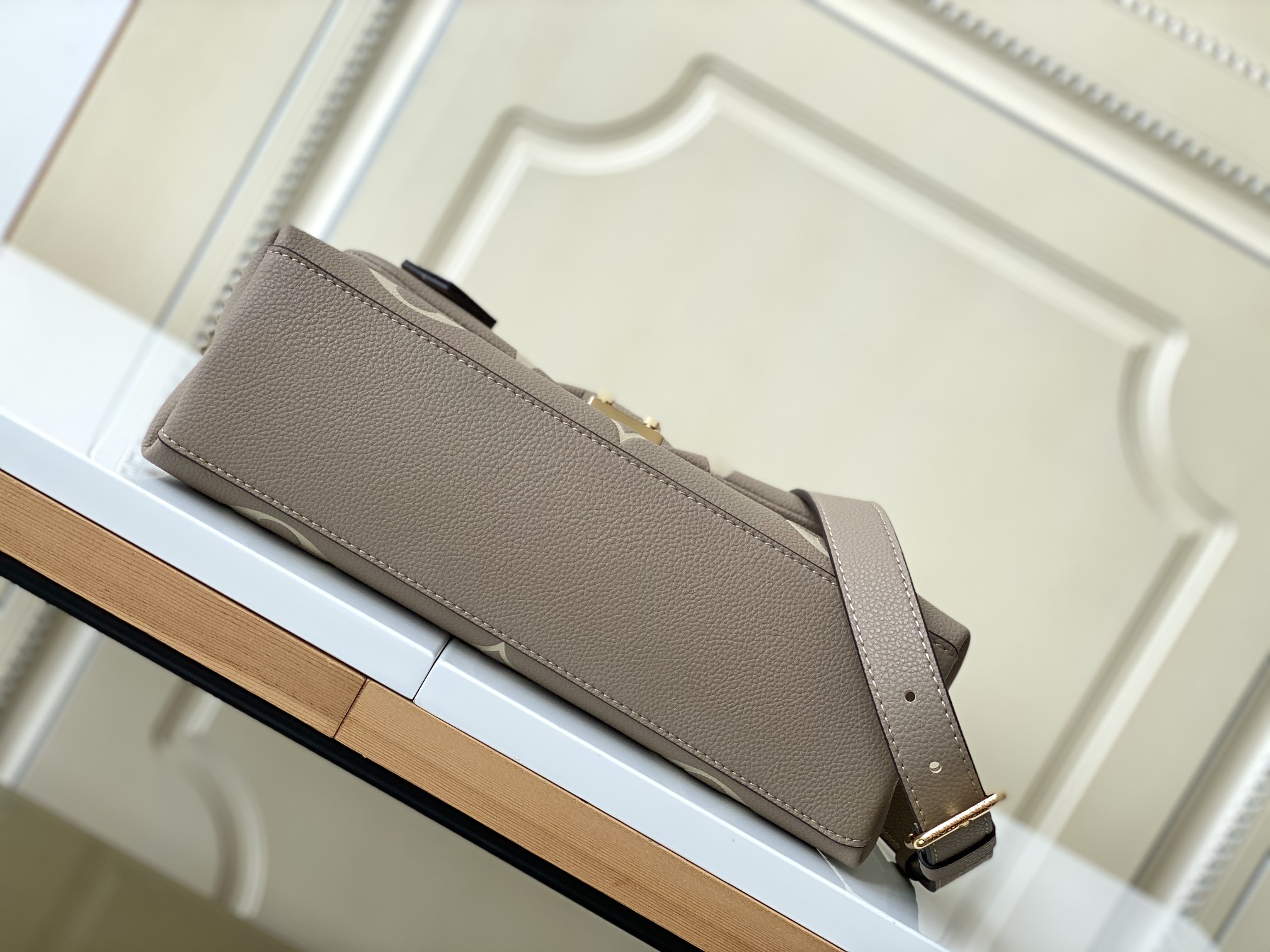 Louis Vuitton Madeleine Medium Handbag - Image 4